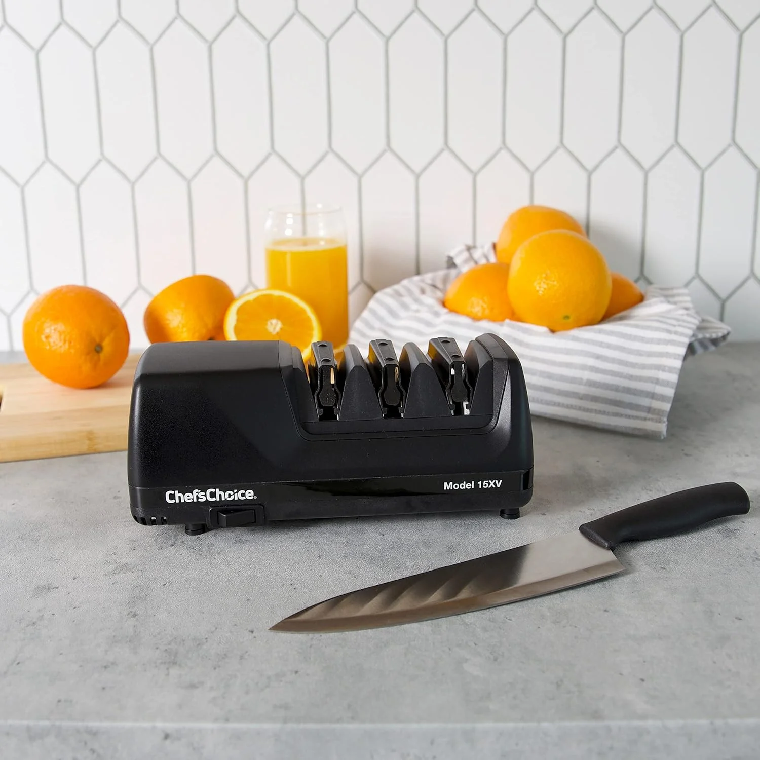 چاقو تیزکن برقی حرفه ای Chef's Choice Trizor 15XV با سنگ های الماس 100% و راهنمای زاویه دقیق برای چاقوهای لبه صاف و دندانه دار، 3 مرحله ای، مشکی