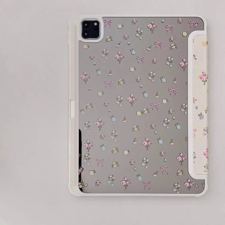 کیف چرمی باریک و سخت با استند قابل تنظیم و نگهدارنده قلم برای آیپد ۹ ۱۰.۲ اینچی نسل نهم ۲۰۲۱، طرح پاپیون گلدار شیک و دوست داشتنی، مناسب دختران و کودکان (کرم سفید صورتی)