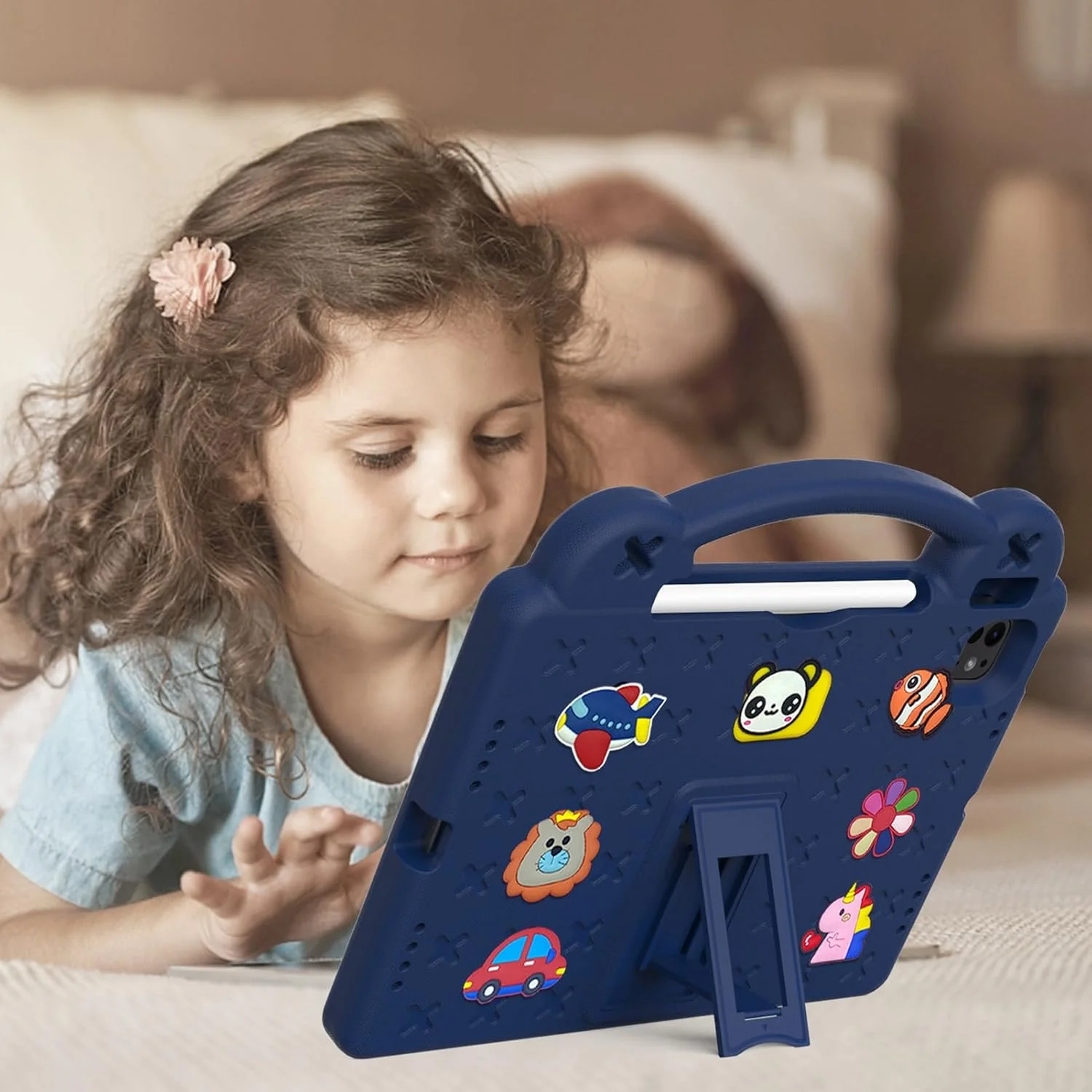 کیف محافظ کودکانه Billionn مناسب برای آیپد ایر 11 اینچ M2 (2024)، کیف نسل ششم آیپد ایر با جای قلم، پشتیبانی از Pencil Pro و Pencil (USB-C)، دارای دسته/بند شانه، سرمه ای