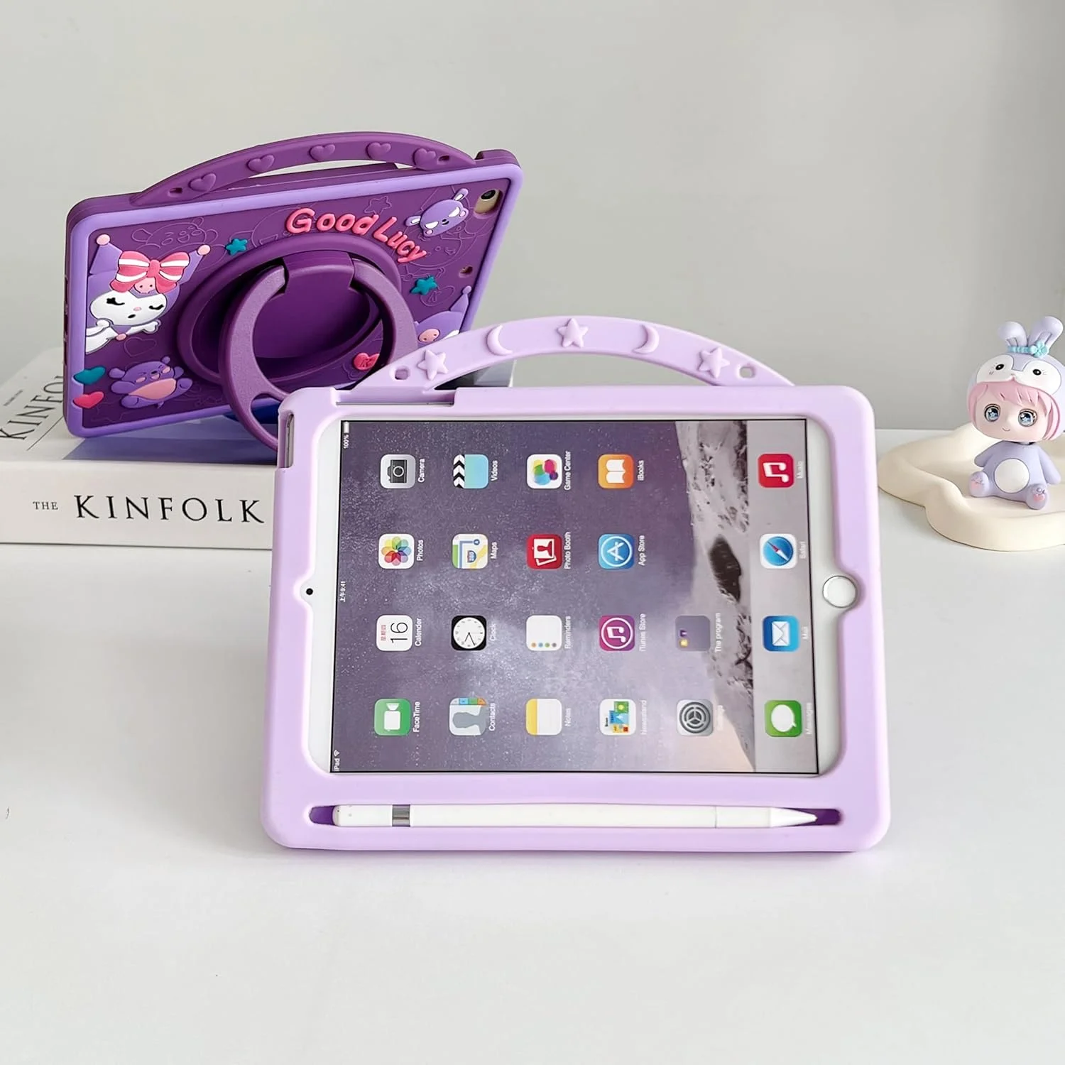 کیف محافظ کودکانه آیپد نسل 9/ 8/ 7 (2021/2020/2019)، کیف آیپد 10.2 اینچی کودکانه با جای مداد، کیف سیلیکونی ضد ضربه با دسته و استند برای آیپد نسل 9/8/7 10.2 اینچی (بنفش)