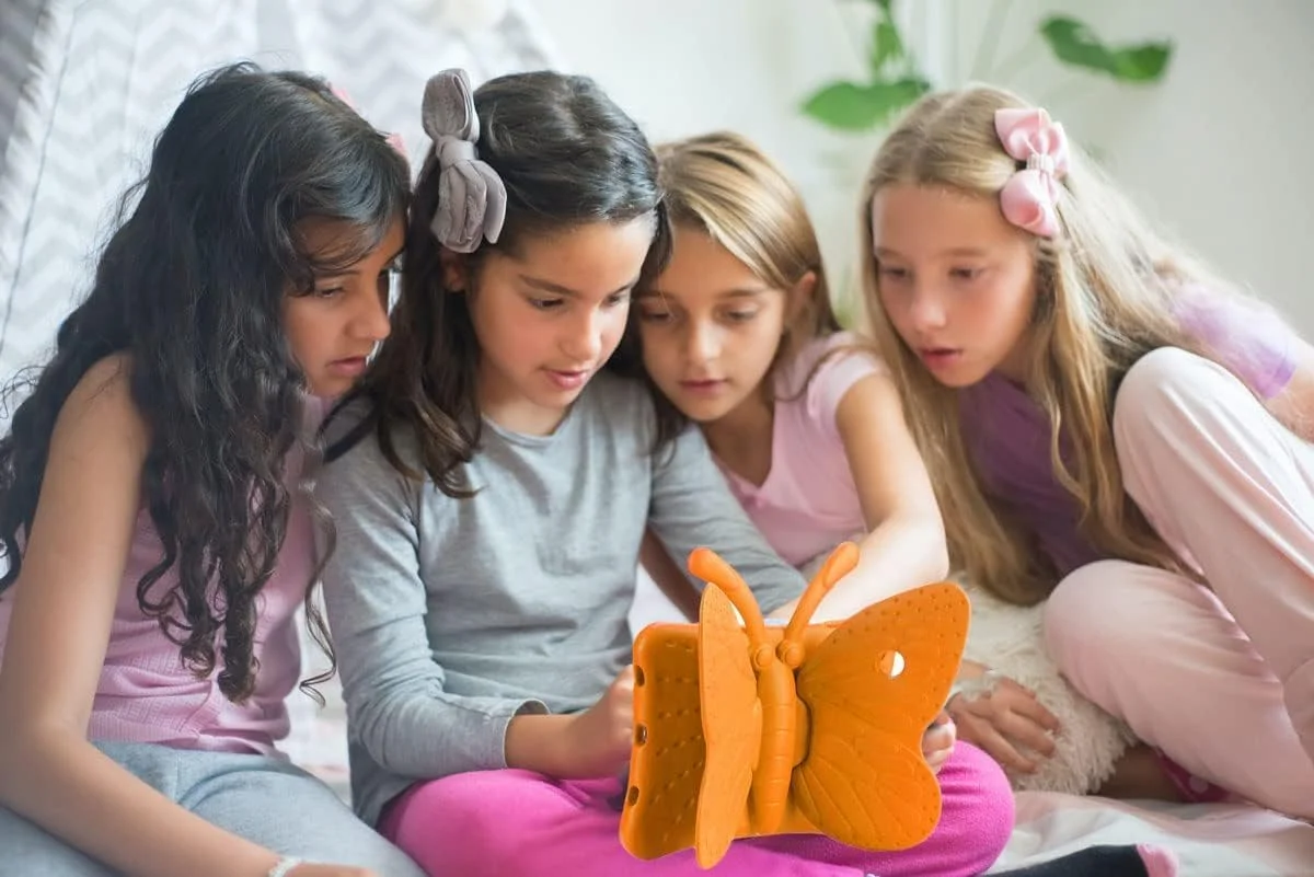 کیف آیپد نسل ششم ELTERAZONE برای کودکان، کیف آیپد 9.7 اینچی، کاور محافظ تبلت فوم سبک و مقاوم در برابر ضربه با پایه برای Apple iPad Air/Air 2 iPad 9.7 2017/2018 - پروانه زیبا (نارنجی)