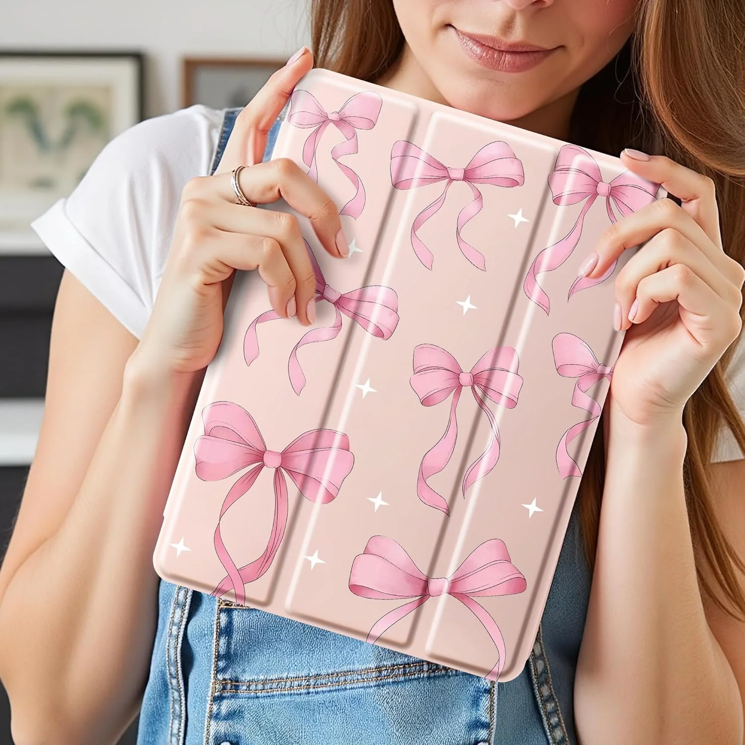 کاور پاپیونی صورتی Idocolors مناسب برای آیپد 10.2 اینچی نسل 7/8/9، کاور تبلت سه تایی با قابلیت بیدار شدن/به خواب رفتن خودکار و جای مداد - کاور محافظ پر جنب و جوش برای زنان، دختران و نوجوانان، صورتی