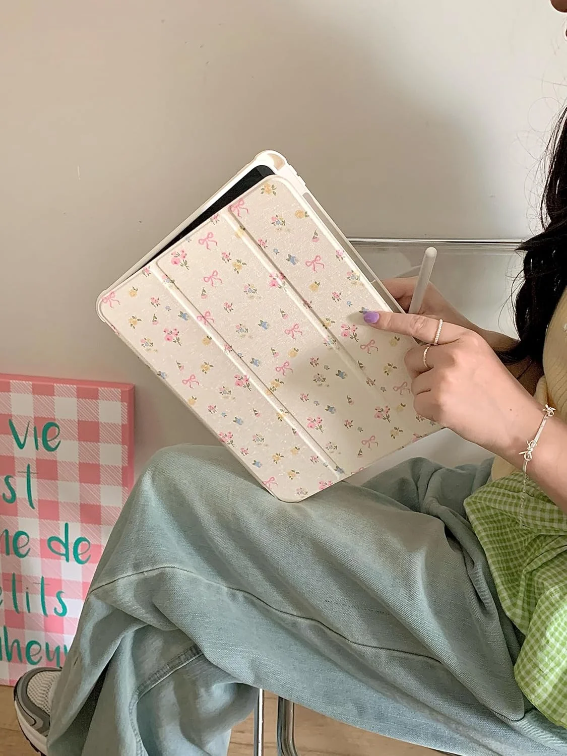 کیف چرمی باریک و سخت با استند قابل تنظیم و جای مداد برای آیپد ۹ ۱۰.۲ اینچی نسل نهم ۲۰۲۱، طرح پاپیون گلدار شیک و دوست داشتنی، مناسب دختران و کودکان - رنگ کرم سفید صورتی کیف چرمی باریک و سخت با استند قابل تنظیم و جای مداد برای آیپد ۹ ۱۰.۲ اینچی نسل نهم ۲۰۲۱، طرح پاپیون گلدار شیک و دوست داشتنی، مناسب دختران و کودکان - رنگ کرم سفید صورتی