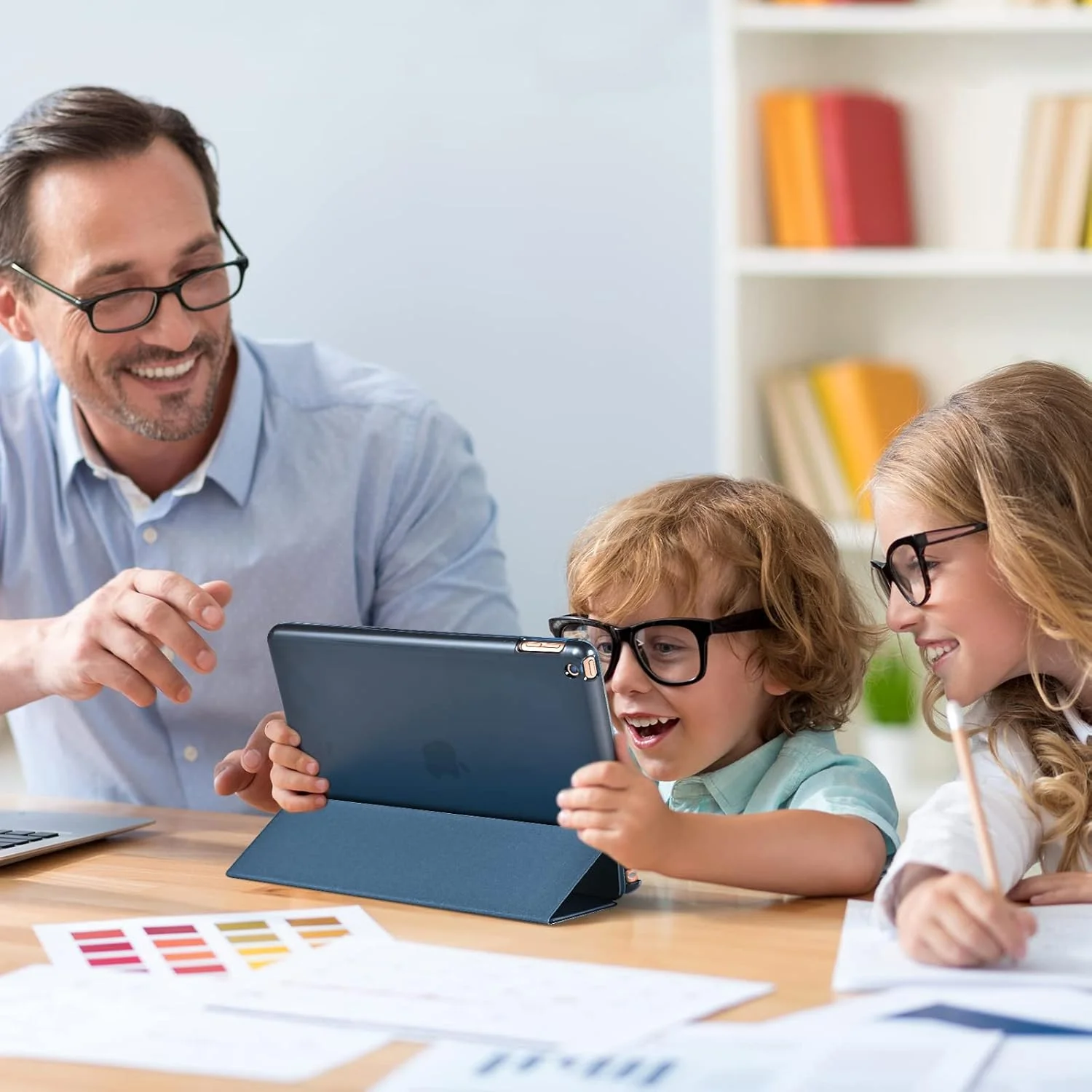 کاور باریک و هوشمند ProCase آیپد 10.2 اینچی نسل نهم 2021 / آیپد نسل هشتم 2020 / نسل هفتم 2019، با قابلیت استند و محافظ صفحه نمایش - سرمه ای