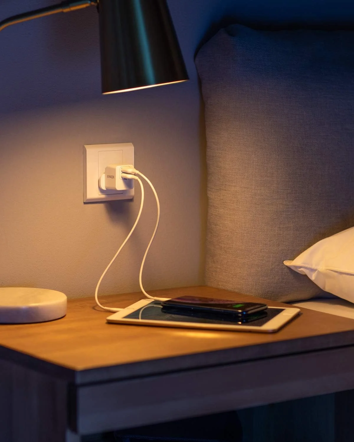 شارژر دیواری دوشاخه USB انکر PowerPort Mini، شارژر دیواری فوق العاده جمع و جور، خروجی 2.4 آمپر برای سری آیفون 16/16 پرو/16 پلاس/16 پرو مکس، 15/14/13/12، آیپد، سامسونگ، هواوی، شیائومی و غیره شارژر دیواری دوشاخه USB انکر PowerPort Mini، شارژر دیواری فوق العاده جمع و جور، خروجی 2.4 آمپر برای سری آیفون 16/16 پرو/16 پلاس/16 پرو مکس، 15/14/13/12، آیپد، سامسونگ، هواوی، شیائومی و غیره