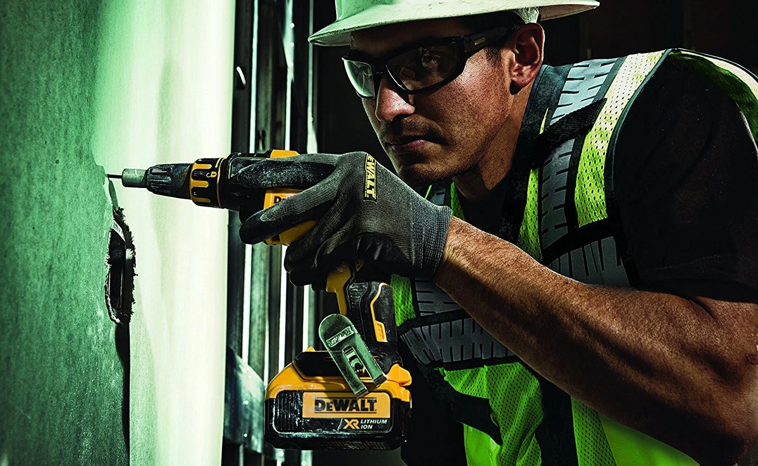 جلیقه نقشه برداری سنگین DEWALT DSV521-5X کلاس 2 جلیقه نقشه برداری سنگین DEWALT DSV521-5X کلاس 2
