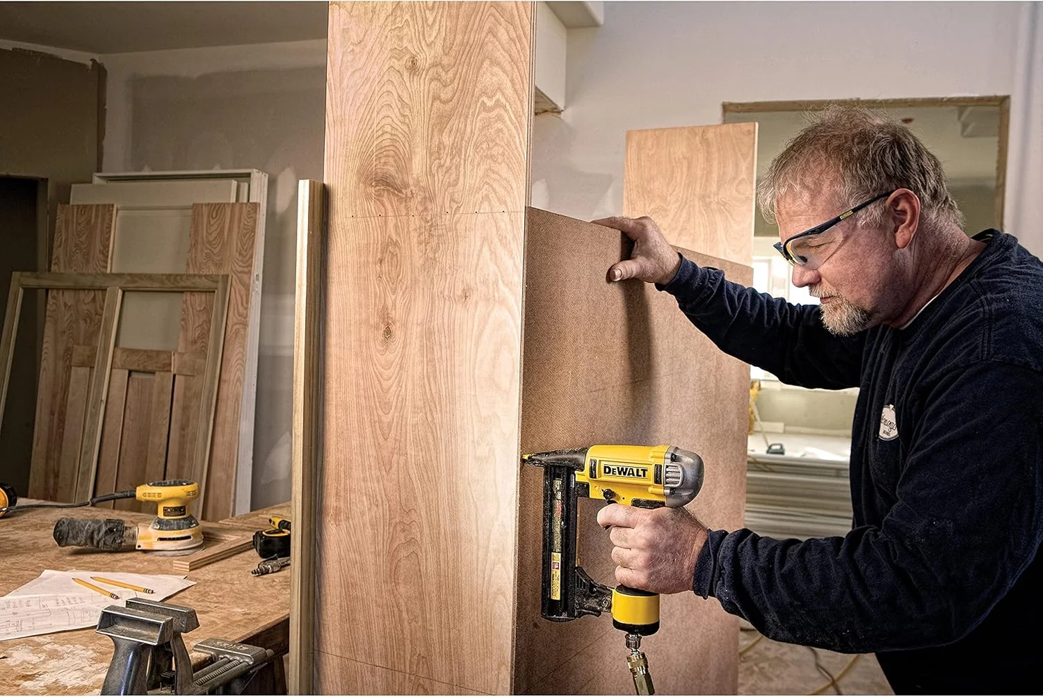 عینک ایمنی محافظتی با کارایی بالا Dewalt DPG59-110C Rx-Bifocal 1.0 با لنز شفاف، دسته های لاستیکی و آستین عینک