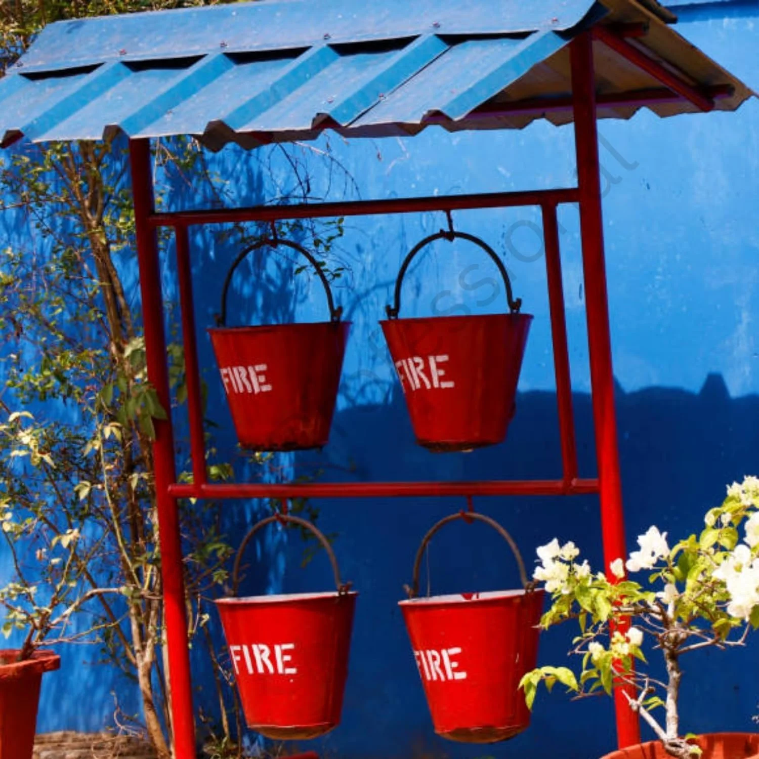 سطل آتش نشانی حرفه ای Rahul از جنس فولاد آلیاژی آهن، سطل ایمنی آتش نشانی برای شومینه، سوزاندن چوب، حمل خاکستر در داخل و خارج از منزل، ظرفیت 9 لیتر، قرمز (بسته 4 عددی)