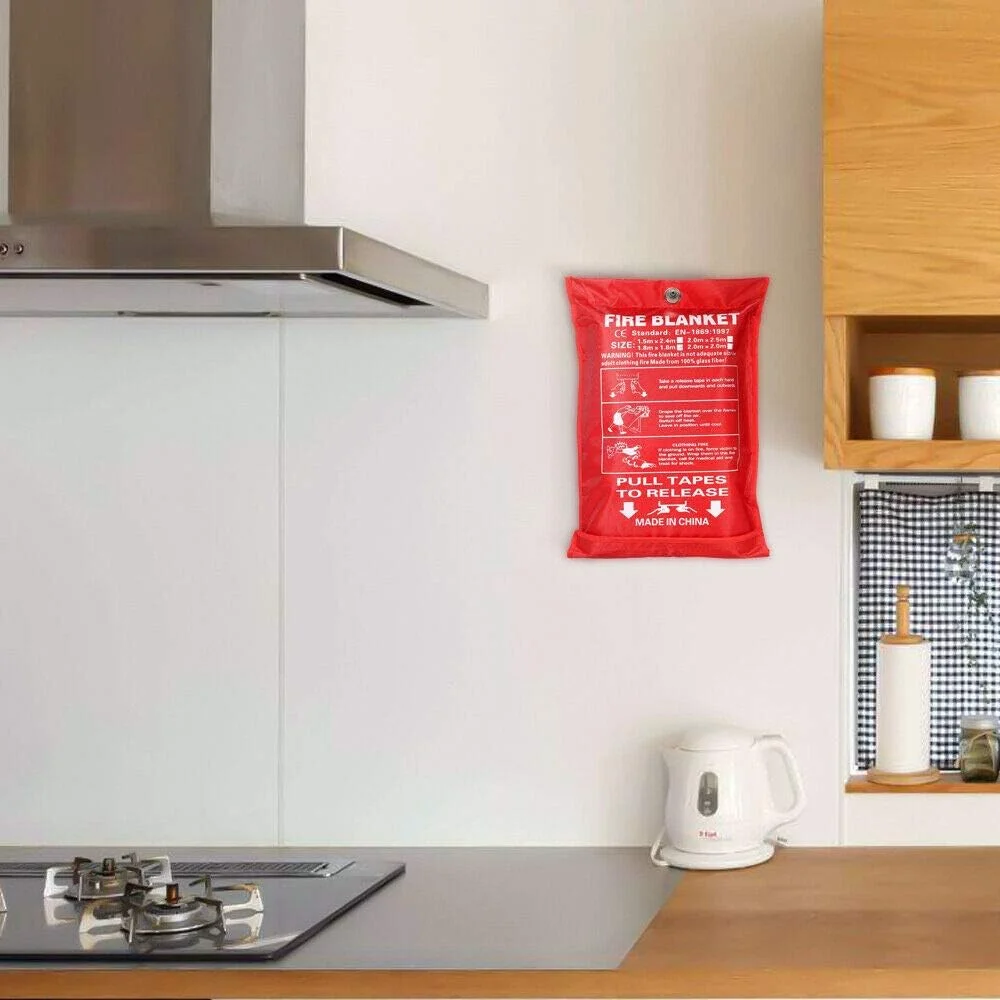 پتو اطفا حریق ایمنی با رهاسازی سریع در محفظه با حلقه، 2 در 2 متر، نصب آسان و استقرار سریع در مواقع اضطراری، ایده آل برای آشپزخانه، منزل و دفتر کار
