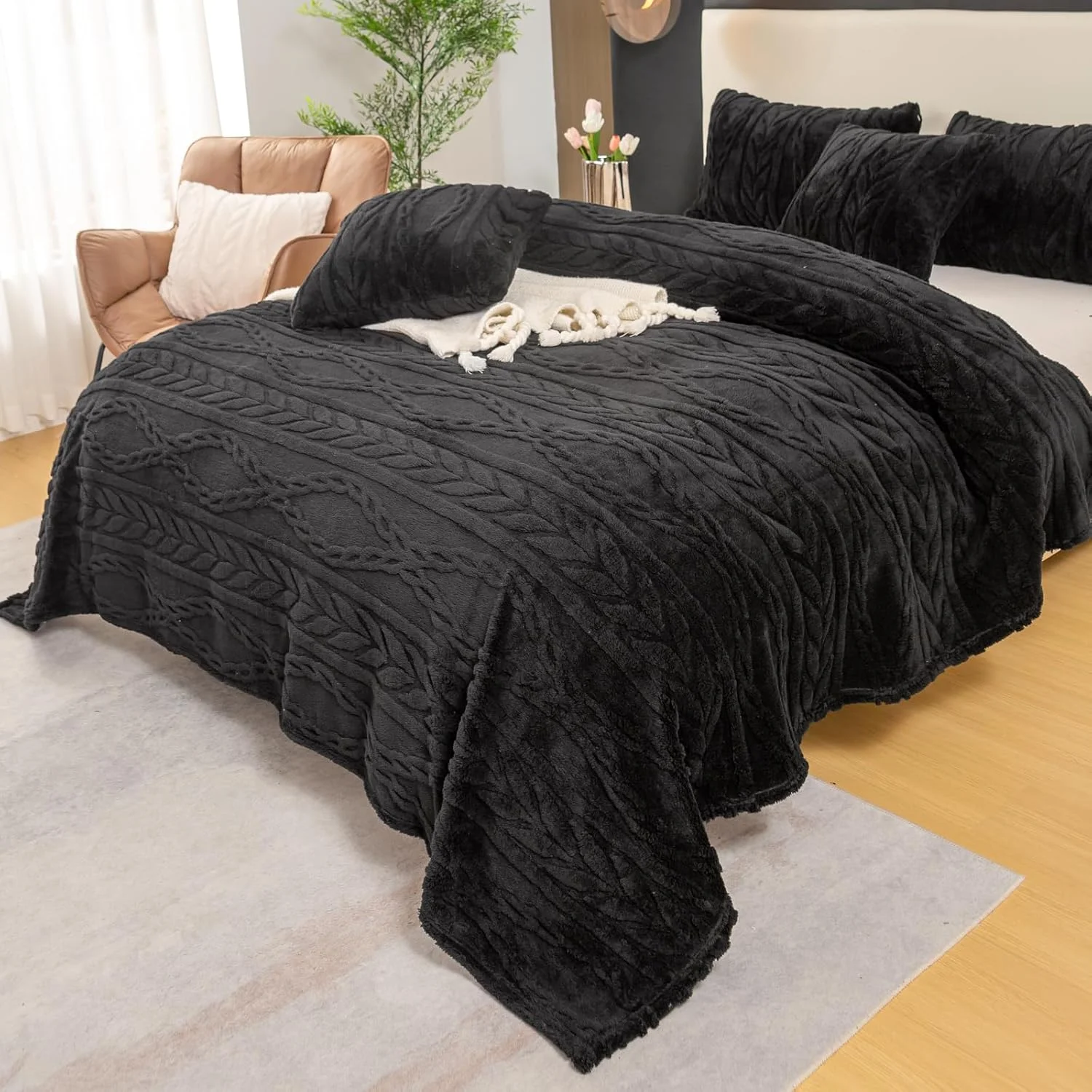 پتوی شرپا سایز کوئین YUSOKI - طراحی شیک سه بعدی، فوق العاده نرم، کرکی، گرم و راحت، پتوی ضخیم، مخملی و پشمالو برای دختران نوجوان، زنان، مبل، تخت، صندلی، مردان، پسران (مشکی، 90"x90") پتوی شرپا سایز کوئین YUSOKI - طراحی شیک سه بعدی، فوق العاده نرم، کرکی، گرم و راحت، پتوی ضخیم، مخملی و پشمالو برای دختران نوجوان، زنان، مبل، تخت، صندلی، مردان، پسران (مشکی، 90"x90")