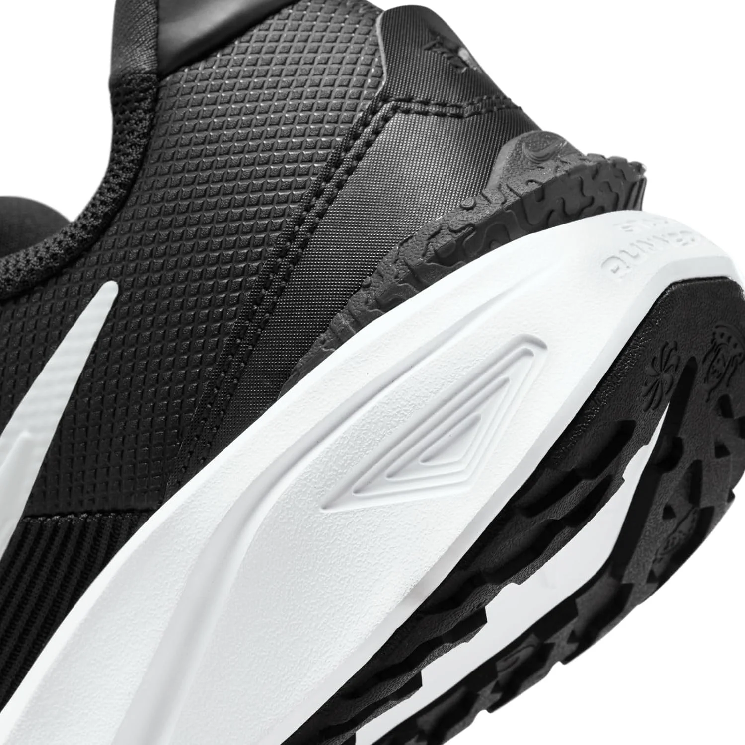 کفش های بند دار پسرانه نایک Nike Star Runner 4 Nn (Gs) کفش های بند دار پسرانه نایک Nike Star Runner 4 Nn (Gs)