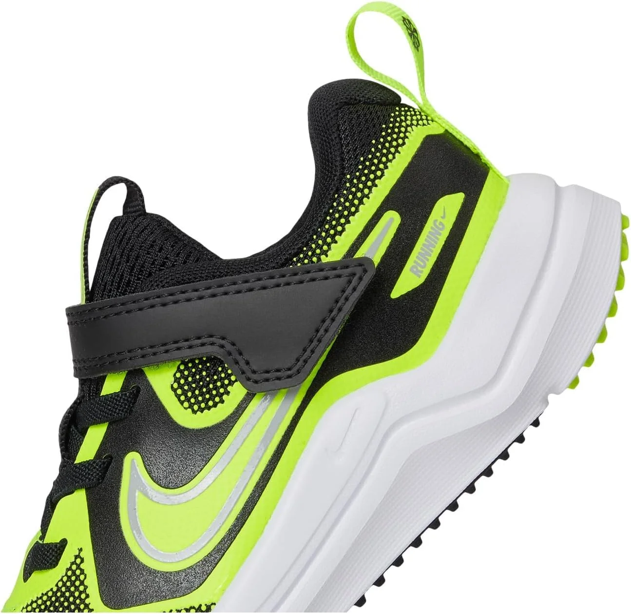کفش های بند دار بچه گانه نایک مدل Cosmic Runner PS کفش های بند دار بچه گانه نایک مدل Cosmic Runner PS