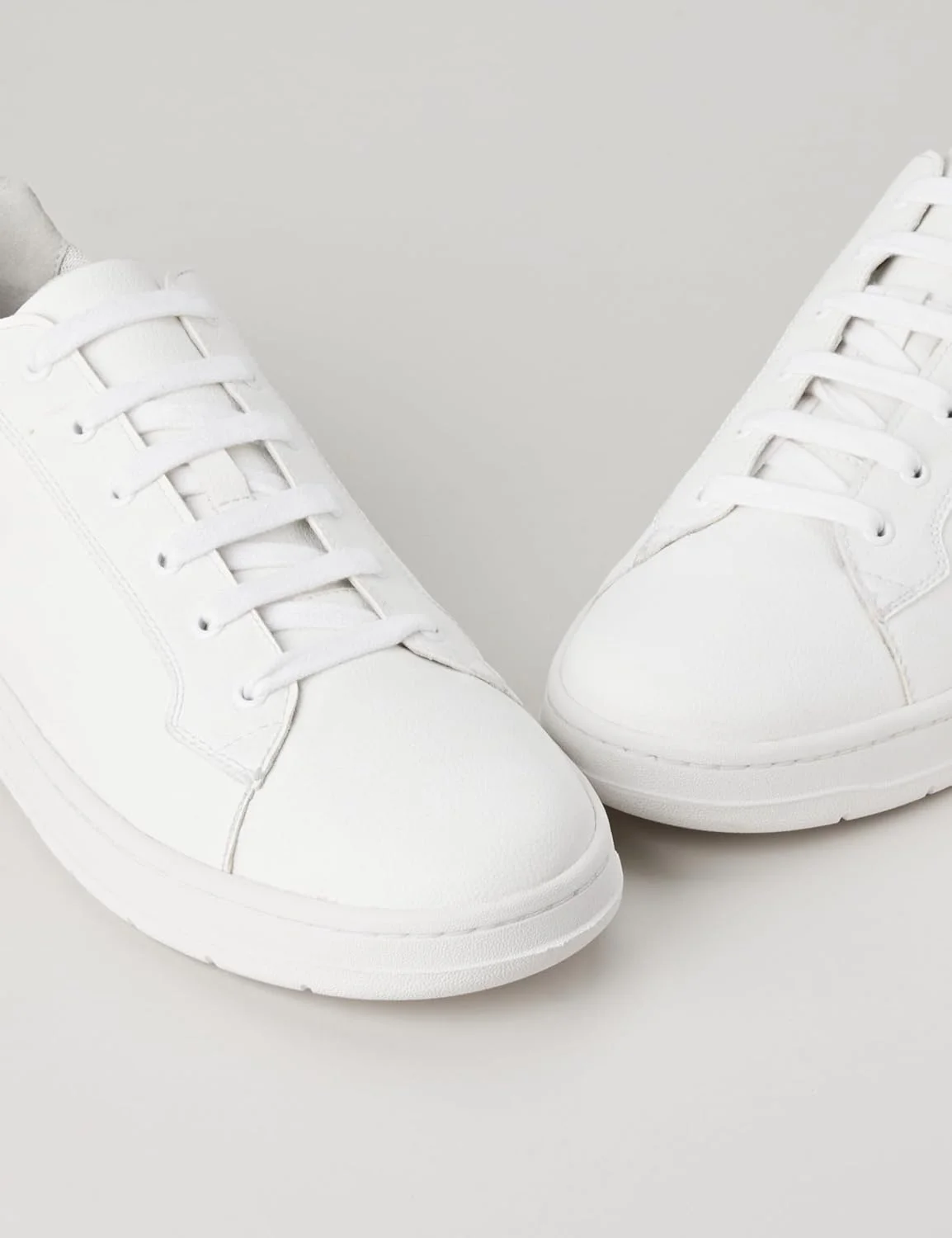 کفش مردانه گئاکس مدل U Magnete G با رویه کوتاه و بند دار از جنس مصنوعی (سفید سرمه ای، سایز 7)