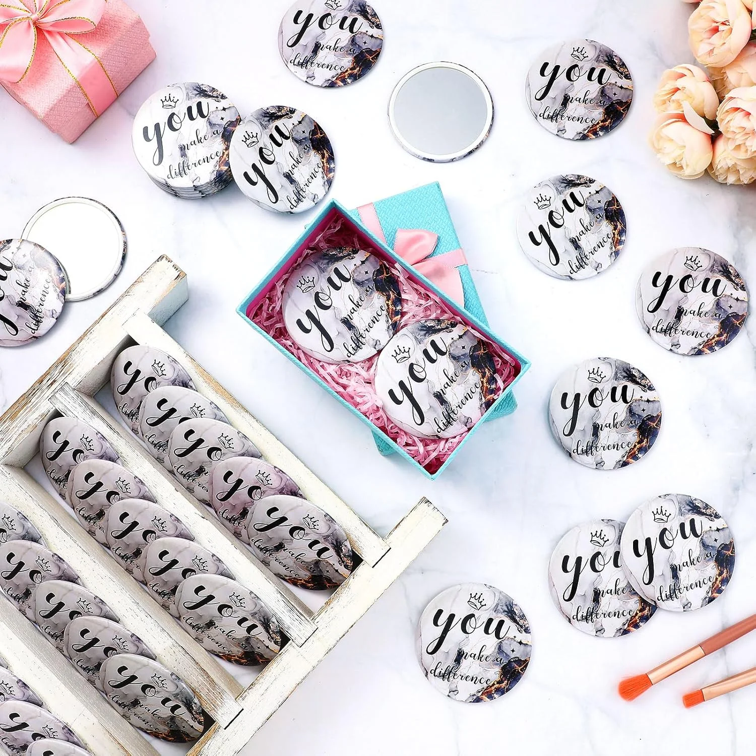 آینه جیبی کوچک Tradder، بسته 48 عددی، قطر 7 سانتی متر، با طرح های الهام بخش، مناسب هدیه به کارمندان، آینه آرایشی گرد، آینه دستی کوچک زیبا و جذاب برای زنان، همکاران و پرستاران (طرح ساده)