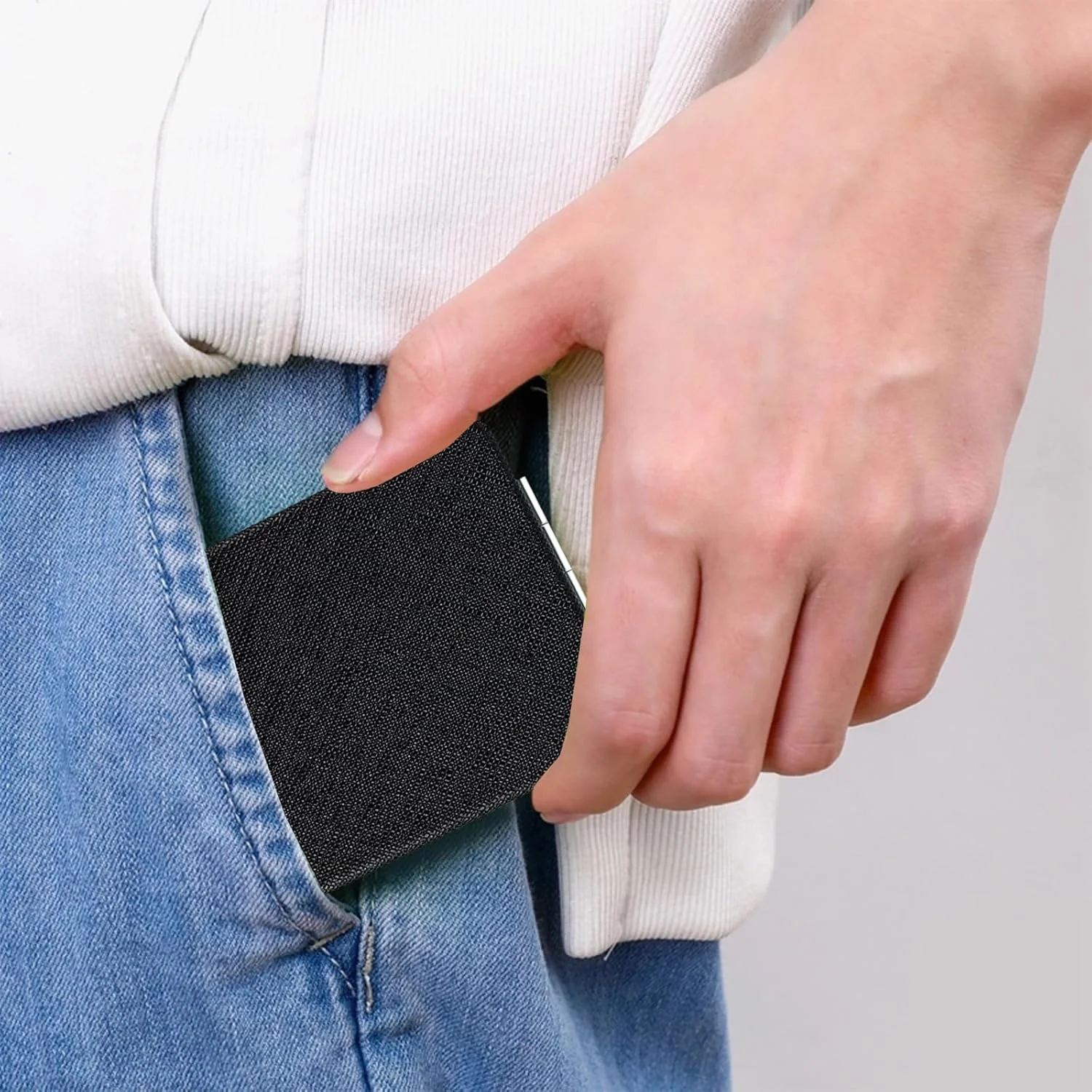 آینه آرایشی جیبی دو طرفه YOLCAR با روکش چرمی، بزرگنمایی 1X/2X، مناسب برای سفر و کیف دستی - مشکی آینه آرایشی جیبی دو طرفه YOLCAR با روکش چرمی، بزرگنمایی 1X/2X، مناسب برای سفر و کیف دستی - مشکی