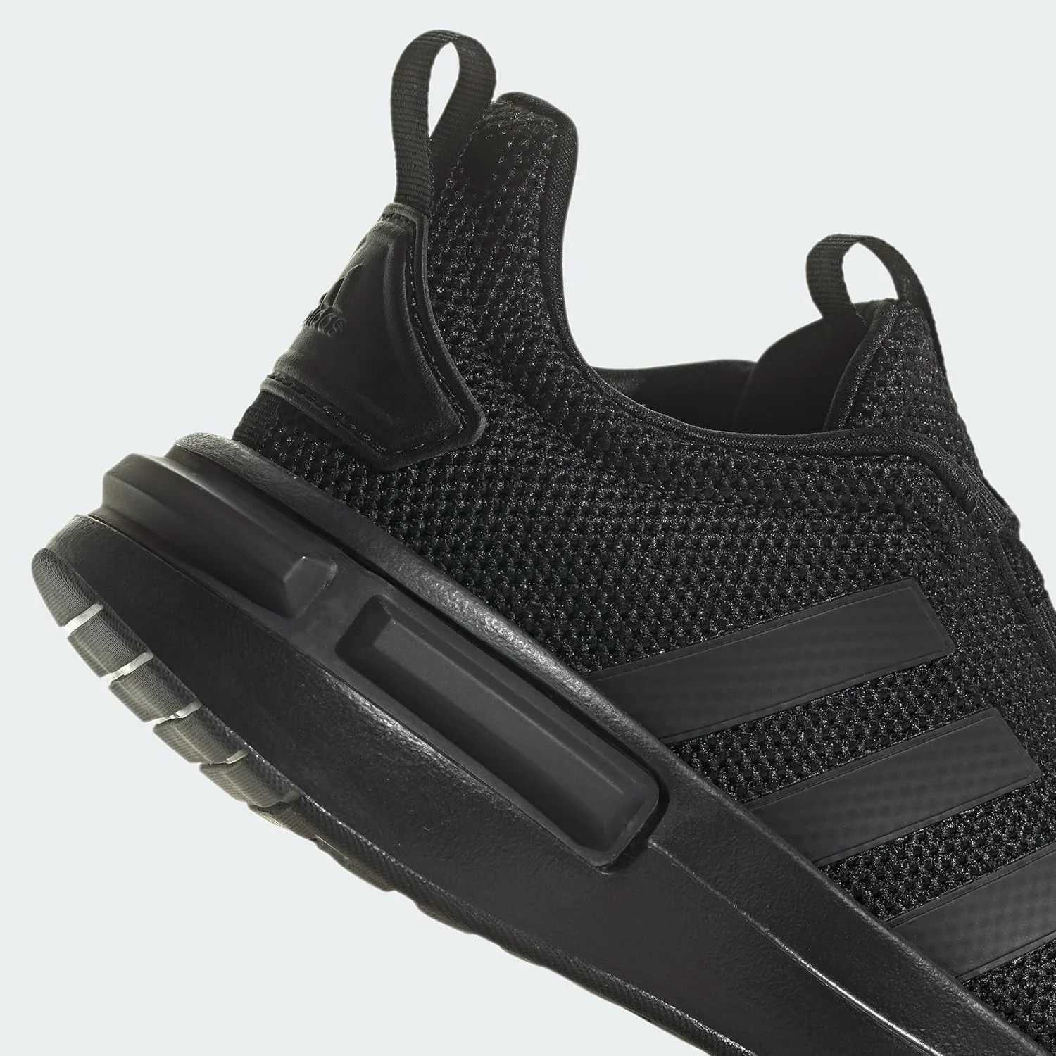 کفش ورزشی آدیداس ریسر Tr23 مناسب کودکان و نوجوانان