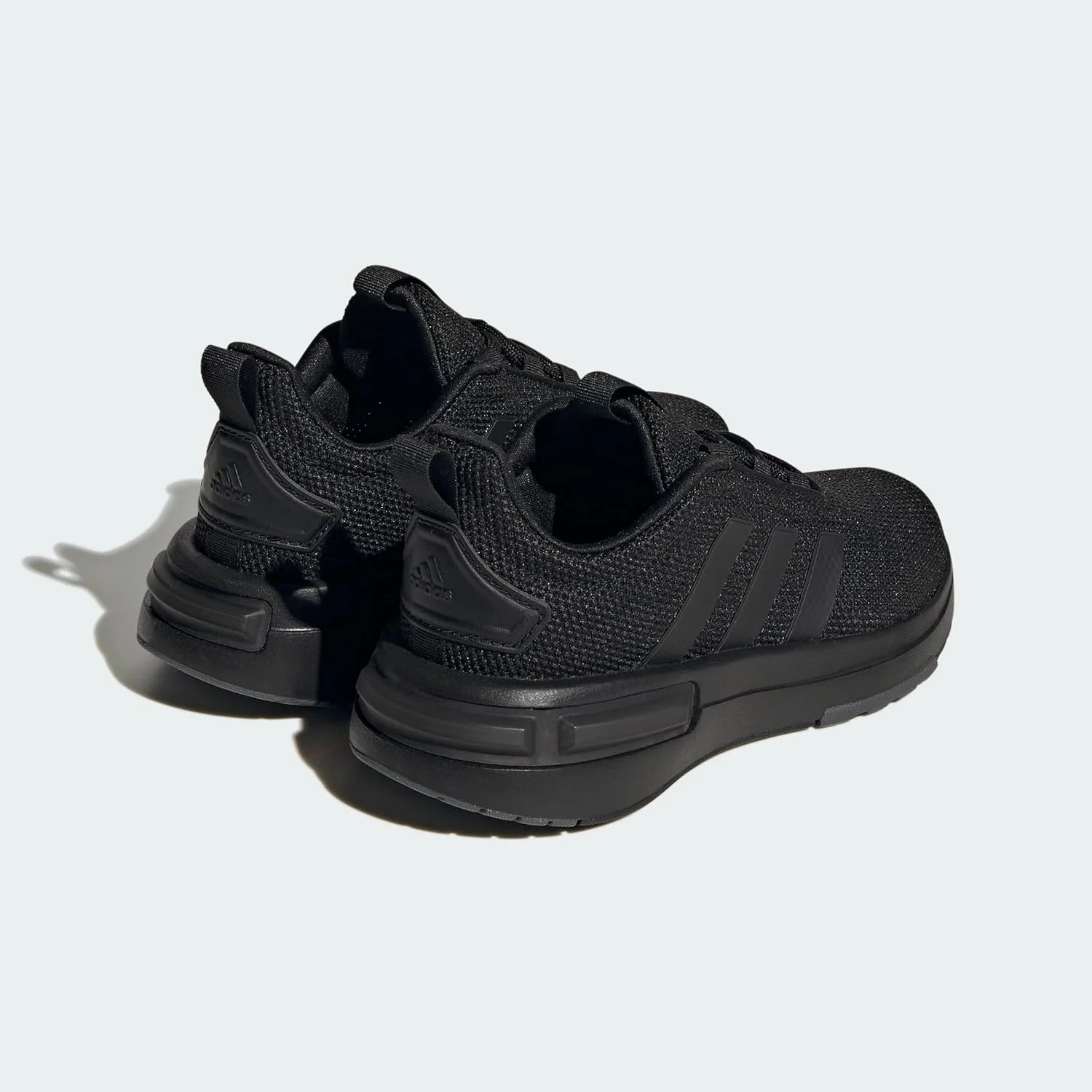 کفش ورزشی آدیداس ریسر Tr23 مناسب کودکان و نوجوانان