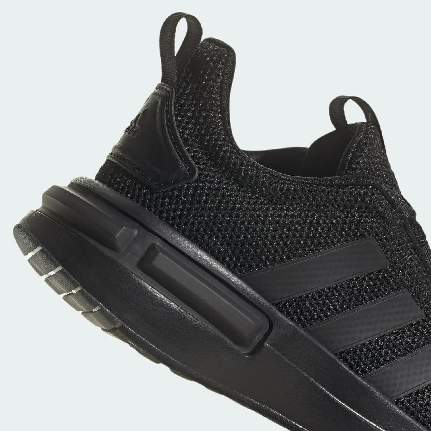 کفش ورزشی آدیداس ریسر Tr23 مناسب کودکان و نوجوانان