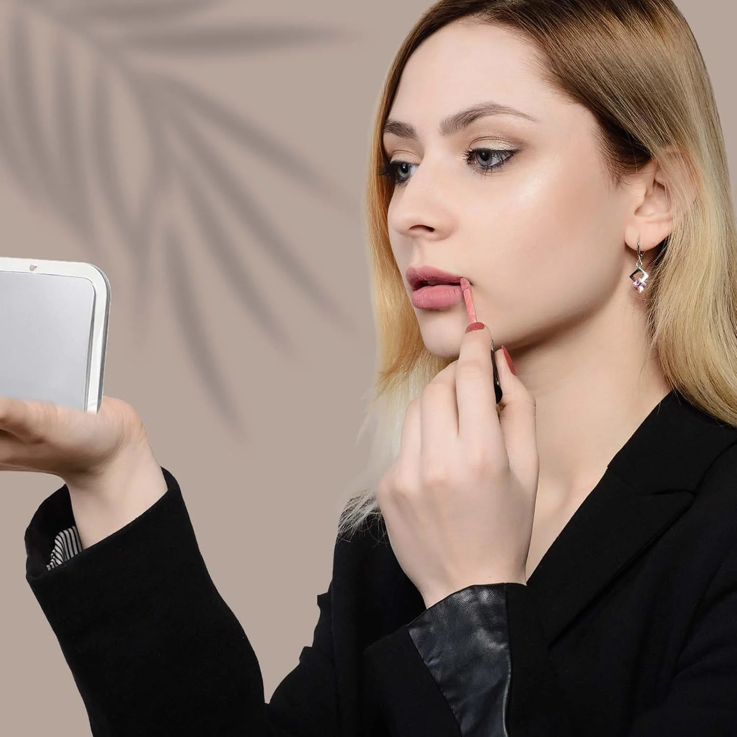 آینه تاشو مربع فشرده Qianyu با بزرگنمایی 1x/15x برای آرایش، مناسب سفر، آینه کوچک جیبی، آینه دستی تاشو قابل حمل دو طرفه با بزرگنمایی 15X و آینه 1X برای کیف پول