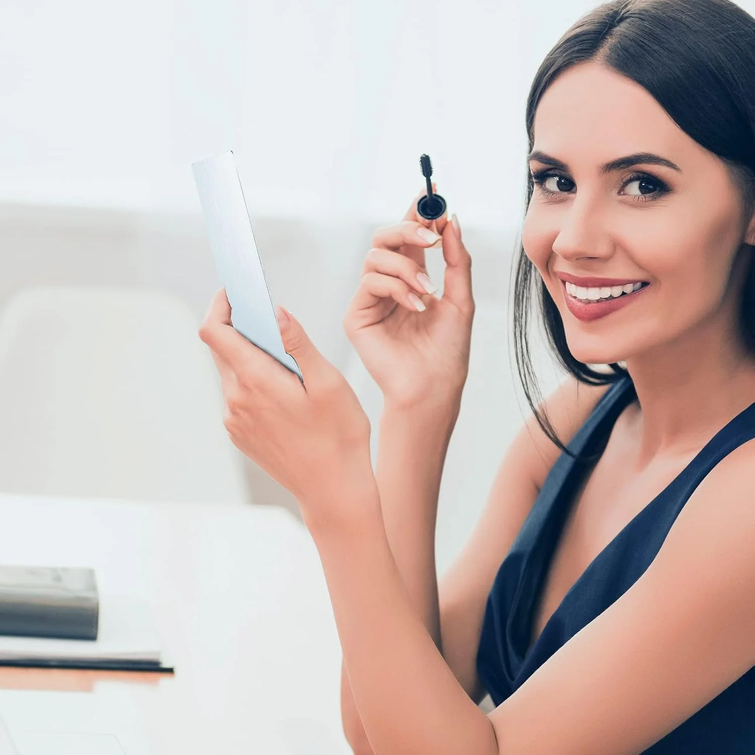 آینه کارتی استیل تزویق، 8 عددی، آینه کوچک نشکن کیف پول، آینه های مستطیلی کوچک دستی با کیف چرمی PU برای آرایش، زنان، مردان