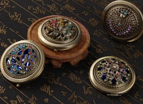 آینه آرایشی گرد جیبی فشرده اسپاتلوس، آینه دستی قابل حمل کوچک تاشو برای آرایش مسافرتی زنان و دختران (طرح تصادفی) (بسته 1 عددی)