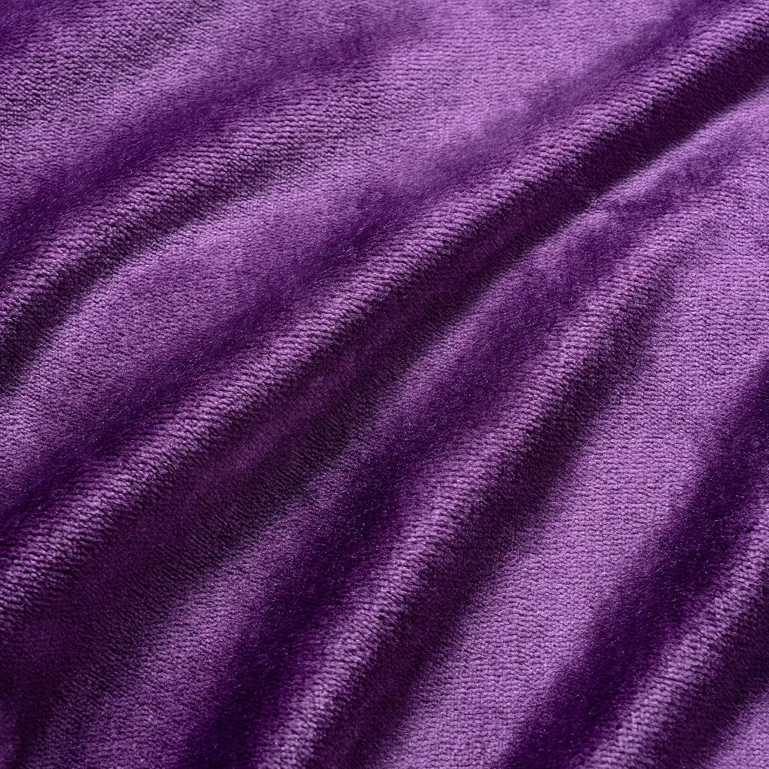 پتوی مخملی کلاسیک Berkshire Blanket، پتوی تخت سایز کینگ، پتوی نرم و سبک وزن برای تخت و مبل، بنفش بادمجانی، 90x108 اینچ