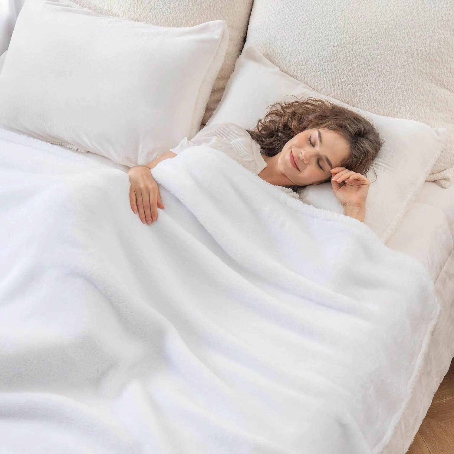 پتوی مخمل خواب دار فوق العاده نرم Berkshire Blanket Classic، سایز کوئین، پتوی نرم و پشمالو با موهای بلند برای مبل و تخت، سفید خالص، 90x90 اینچ