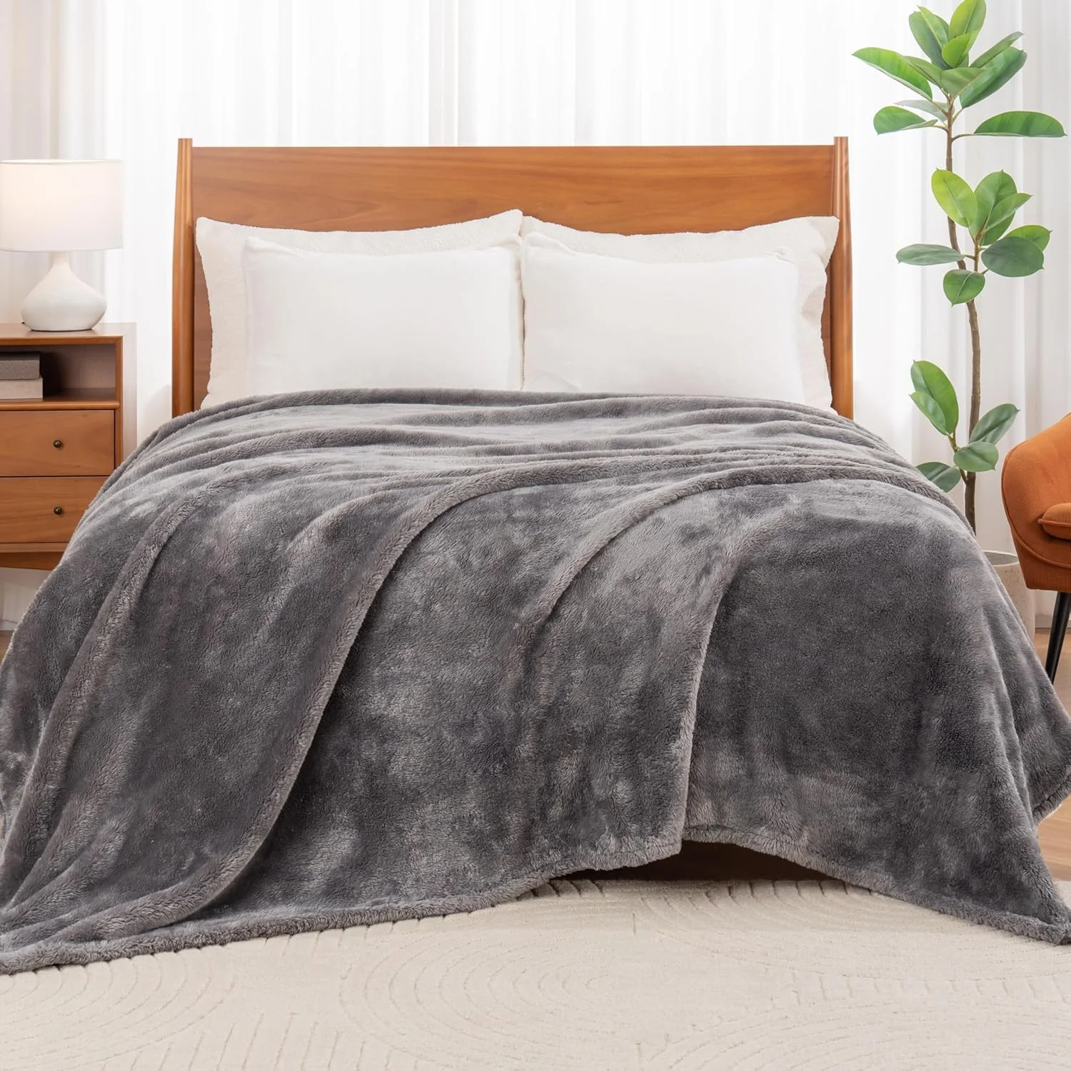 پتوی مخمل خواب دار فوق العاده نرم Berkshire Blanket Classic، پتوی سایز کوئین، پتوی نرم و کرکی مو بلند برای مبل، تخت، خاکستری سایه ای، 90x90 اینچ