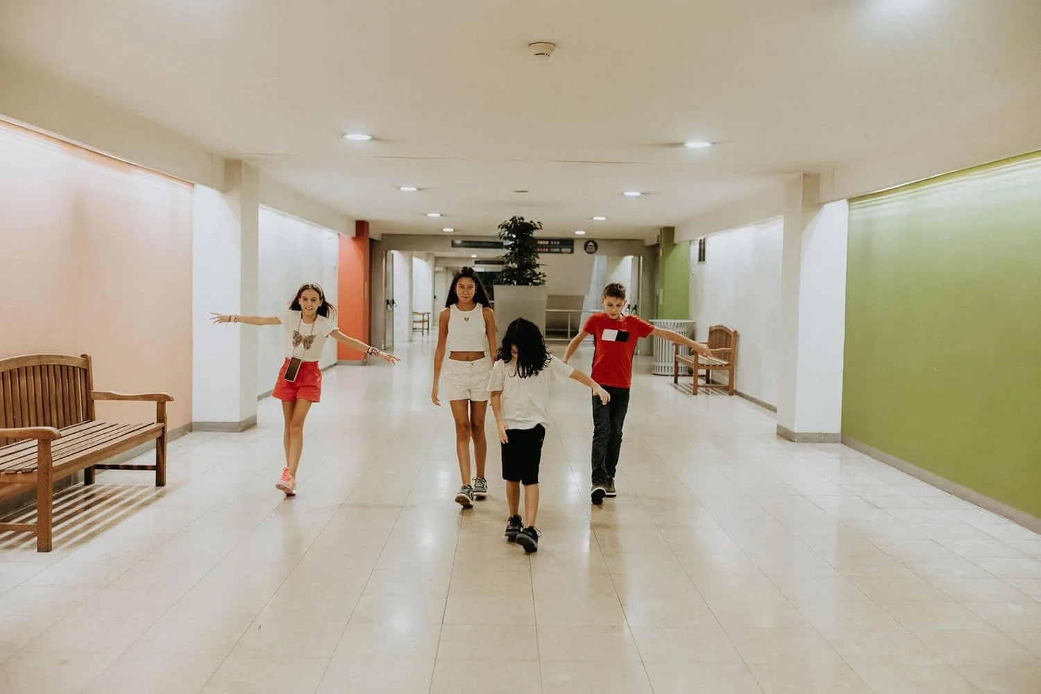 کفش های چرخ دار BREEZY ROLLERS برای کودکان، کفش های اسکیت غلتکی بچه گانه، تبدیل کفش های خیابانی کودکان به اسکیت غلتکی در چند ثانیه، سیستم کلیکی ثبت شده، کفش های ورزشی چرخ دار برای دختران و پسران