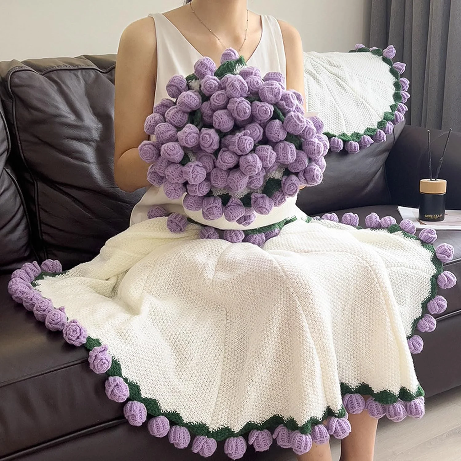 پتوی دستبافت طرح دسته گل، پتوی آماده طرح دسته گل رز، پتوی بافتنی نرم، پتوی گلدار قلاب بافی، مناسب برای تزئین مبل و تخت (بنفش)