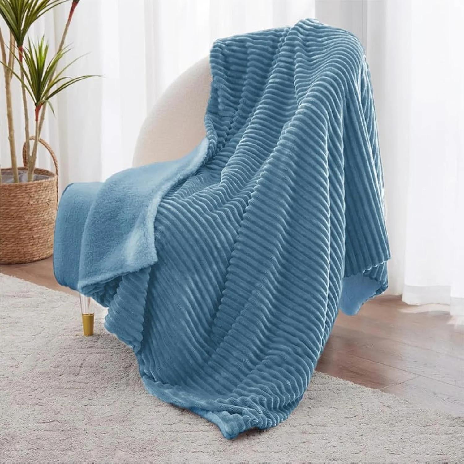 پتو پشمی طرح مدادی BSB HOME - ابعاد 220x150 سانتی متر، نرم، لطیف، مناسب فصل/تهویه مطبوع و زمستان های معتدل، دو رو - مناسب تخت یک نفره (رنگ: آبی، وزن: 1.6 کیلوگرم)