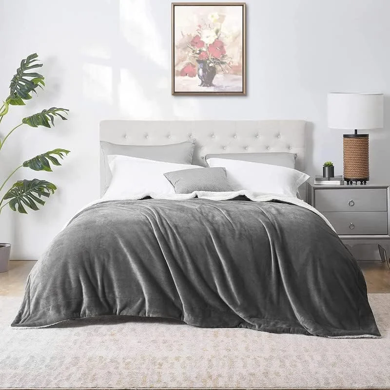 پتوی پشم گوسفند مصنوعی BSB HOME، یک نفره، فوق العاده نرم و گرم، ضخیم و سنگین مناسب زمستان، 500 گرم، مناسب تخت، مبل و کاناپه، 152 در 228 سانتی متر (خاکستری)، 300 تراکم