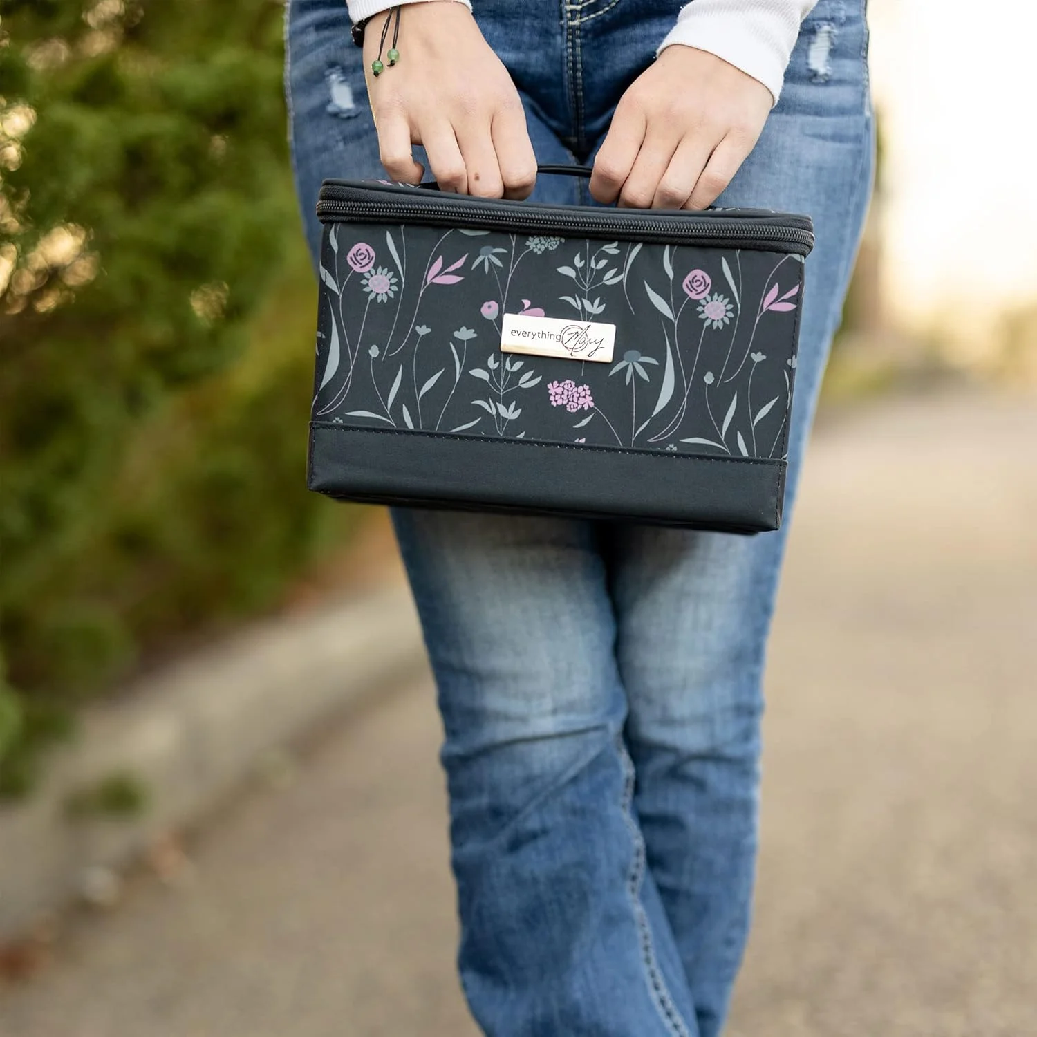 جعبه سازمان دهنده لوازم خیاطی تاشو Everything Mary، گلدار صورتی و خاکستری - سبد نگهداری لوازم و وسایل جانبی - سازماندهی نخ، سوزن، لوازم خرازی و قیچی جعبه سازمان دهنده لوازم خیاطی تاشو Everything Mary، گلدار صورتی و خاکستری - سبد نگهداری لوازم و وسایل جانبی - سازماندهی نخ، سوزن، لوازم خرازی و قیچی