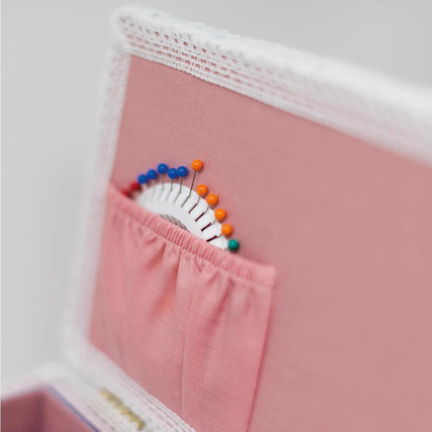 سبد خیاطی Korbond - درب دوقلو - طرح خال خال صورتی - 17 سانتی متر x 24 سانتی متر x 31 سانتی متر سبد خیاطی Korbond - درب دوقلو - طرح خال خال صورتی - 17 سانتی متر x 24 سانتی متر x 31 سانتی متر