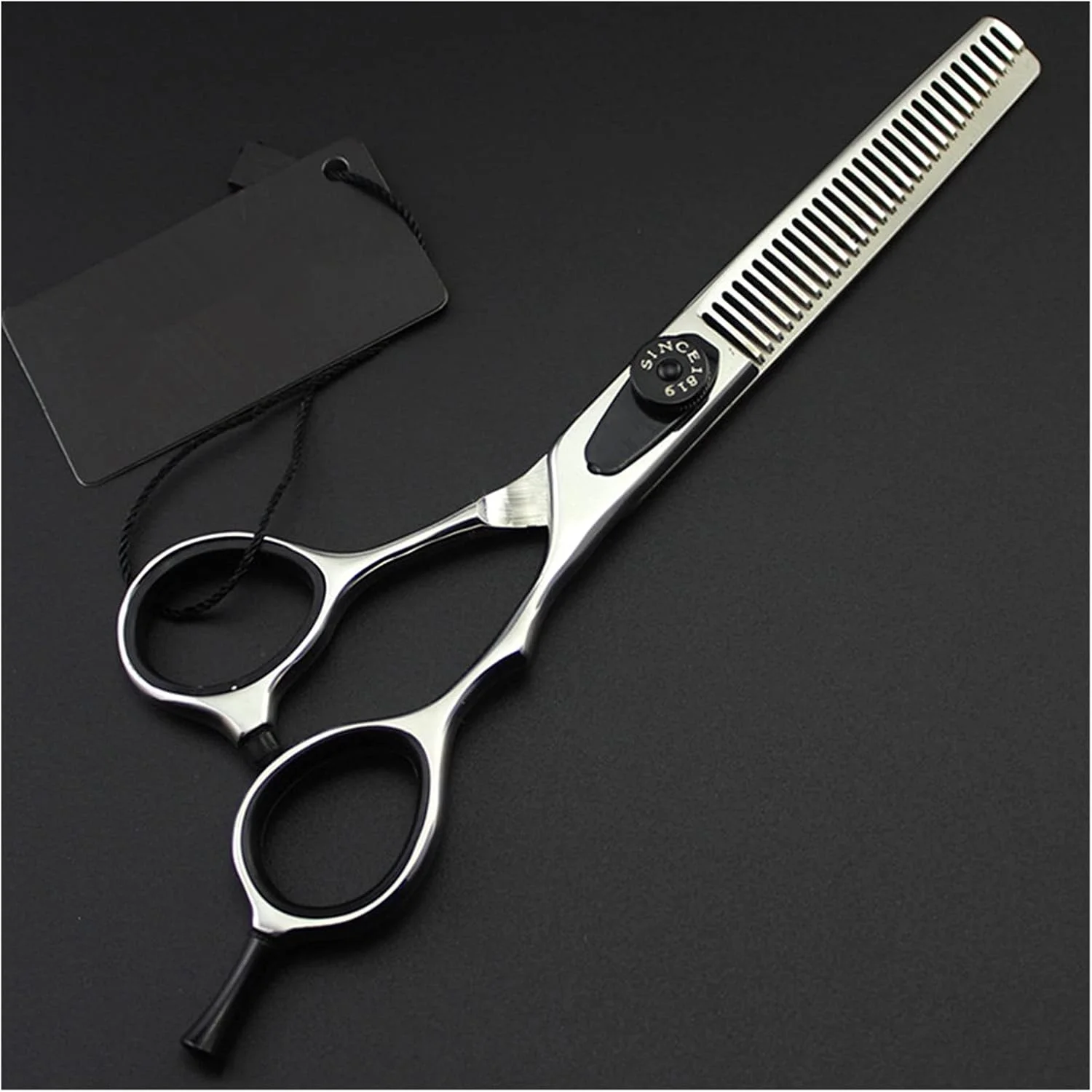 قیچی آرایشگری 5.5/6 اینچ، قیچی پیرایش، قیچی آرایشگاه، قیچی اره ای، قیچی تخت آرایشی، ست قیچی آرایشگری - 5.5 اینچ اره ای - B قیچی آرایشگری 5.5/6 اینچ، قیچی پیرایش، قیچی آرایشگاه، قیچی اره ای، قیچی تخت آرایشی، ست قیچی آرایشگری - 5.5 اینچ اره ای - B