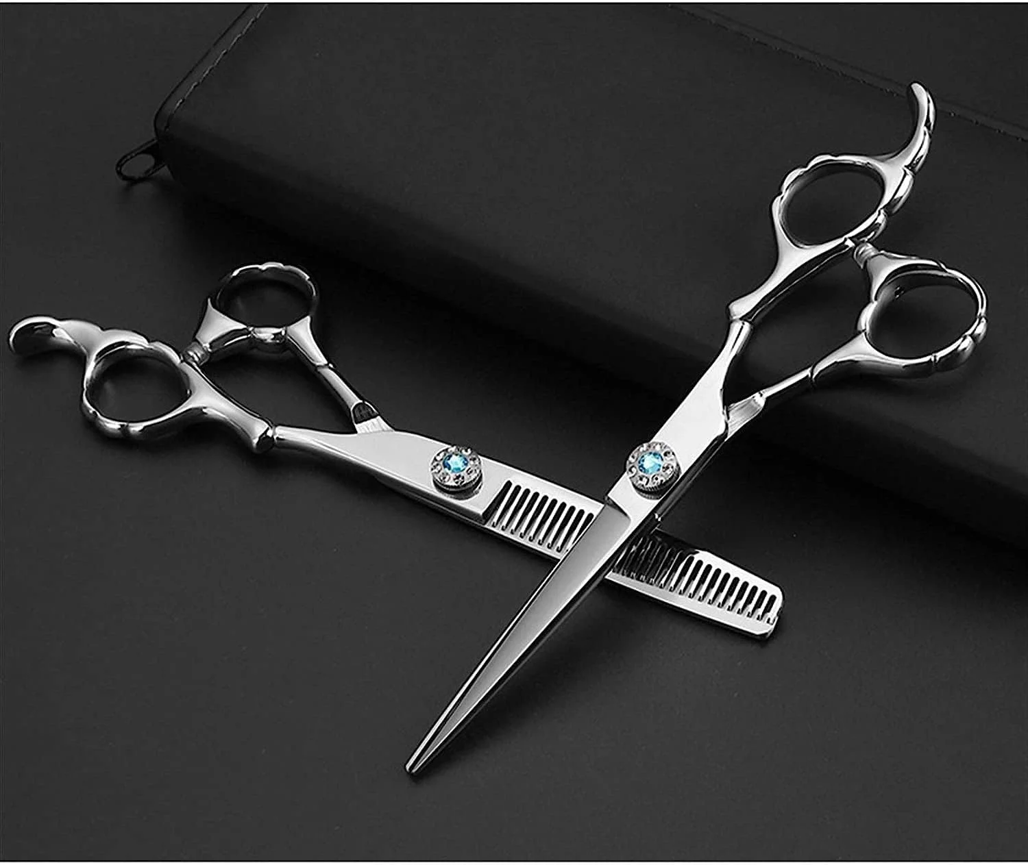 ست قیچی آرایشگری مو نقره ای دو تکه 6.0 اینچی شامل قیچی های تخت، قیچی چتری و قیچی های آرایشگری ست قیچی آرایشگری مو نقره ای دو تکه 6.0 اینچی شامل قیچی های تخت، قیچی چتری و قیچی های آرایشگری