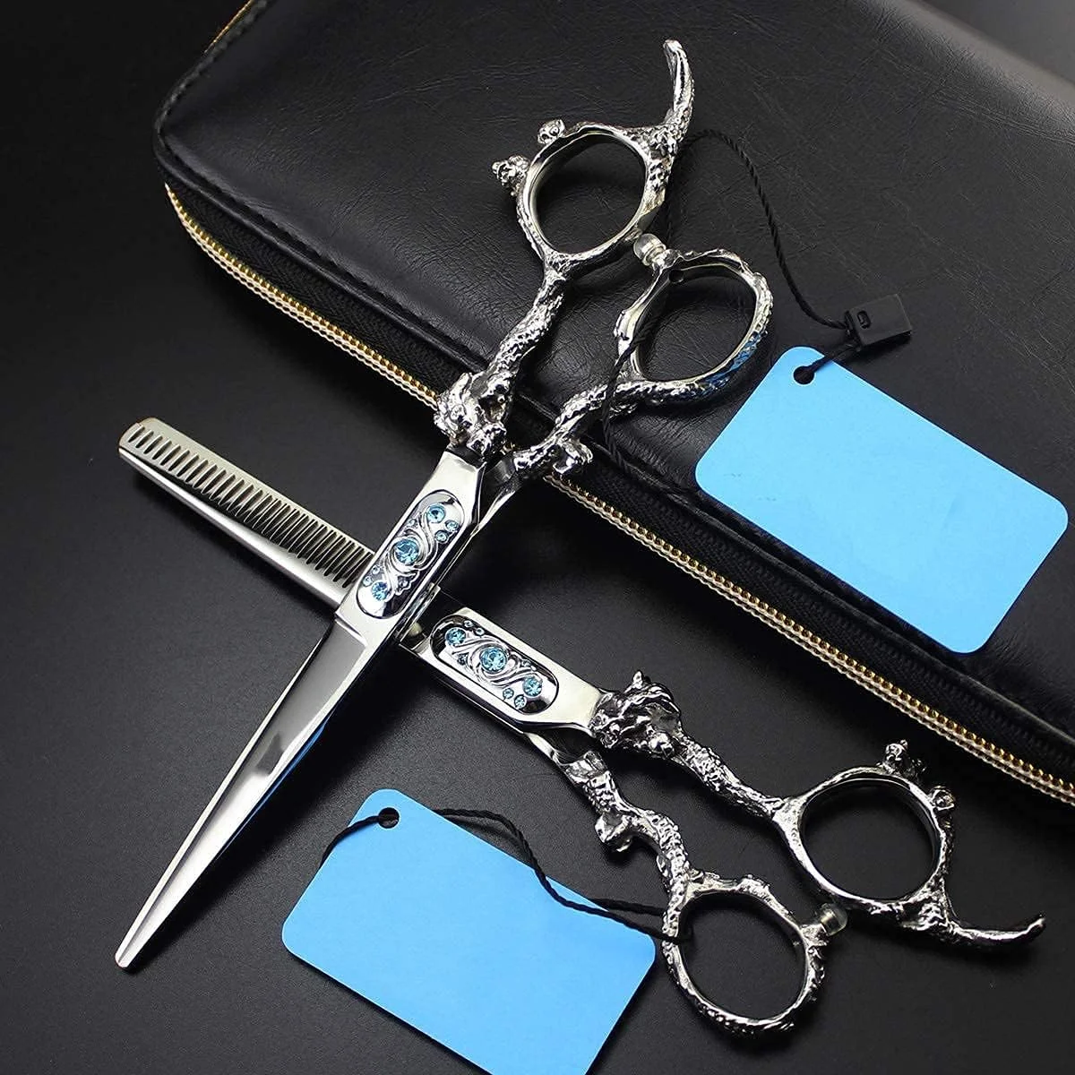 قیچی آرایشگری مو، ست قیچی مو 6.0 اینچی، قیچی مو، قیچی پیتاژ مو نقره ای دست ساز عالی مناسب برای آرایشگر یا استفاده خانگی قیچی آرایشگری حالت دهنده مو قیچی آرایشگری مو، ست قیچی مو 6.0 اینچی، قیچی مو، قیچی پیتاژ مو نقره ای دست ساز عالی مناسب برای آرایشگر یا استفاده خانگی قیچی آرایشگری حالت دهنده مو