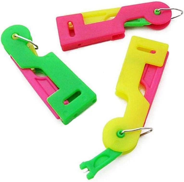 مجموعه 3 عددی سوزن نخ کن اتوماتیک - سوزن نخ کن آسان برای خیاطی دستی و چرخ خیاطی، سوزن نخ کن پلاستیکی برای گلدوزی، شماره دوزی، کاردستی، رنگ های تصادفی