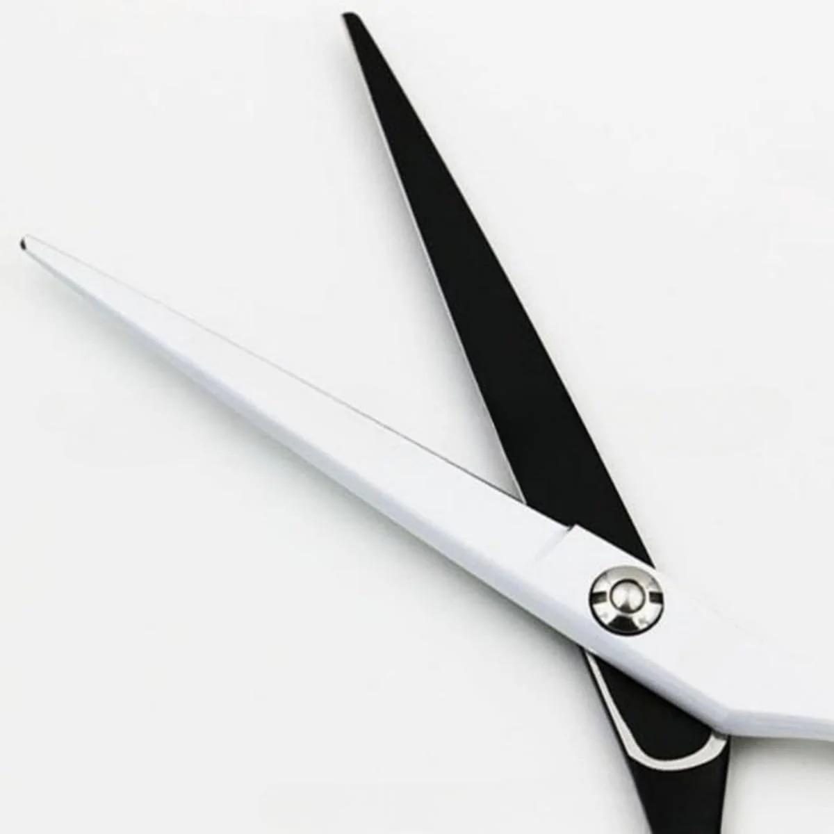 قیچی آرایشگری مو، قیچی سلمانی - قیچی موی حرفه ای با تیغه لبه تیغی جذاب 6.2 اینچی - قیچی اصلاح مو، پیرایش مردانه/زنانه (سفید مشکی)