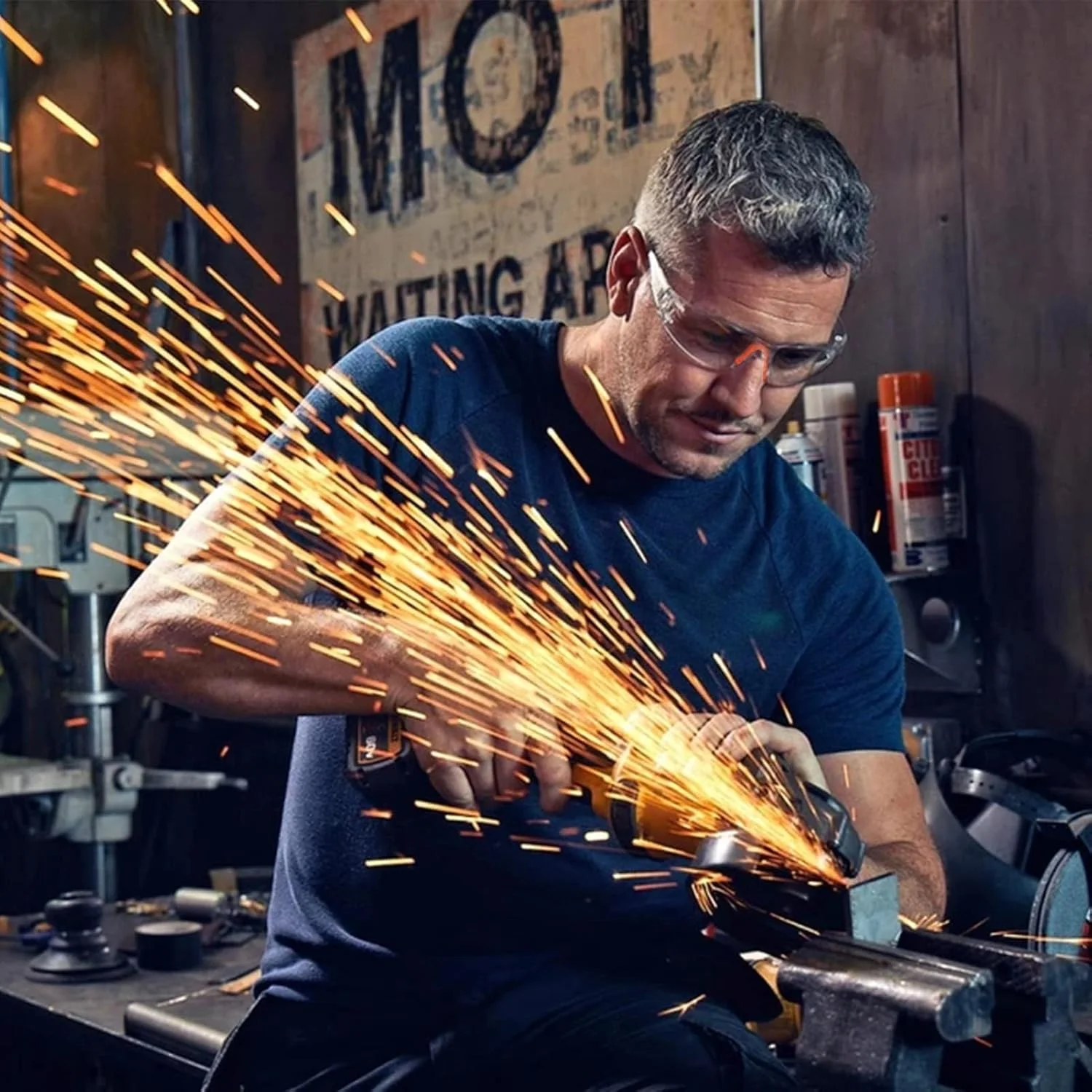 عینک ایمنی شفاف کامپیوتر Azonee بسته 12 عددی، مقاوم در برابر خراش، پوشش ضد مه، محافظت از چشم برای کار با چوب، کار در آزمایشگاه، چمن زنی، تجهیزات کار در حیاط، محافظت در برابر گرد و غبار