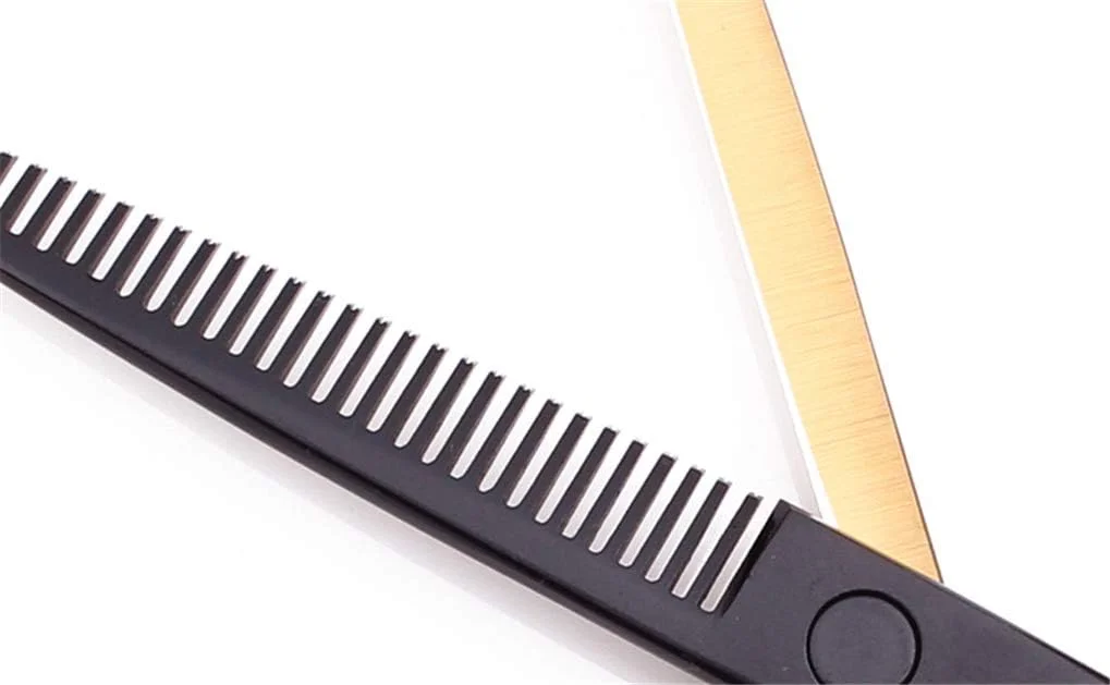 ست قیچی آرایشگری حرفه ای مشکی طلایی SXFXZ، قیچی های اصلاح و کوتاهی مو 5.5 اینچی، فولاد 6CR با کیفیت بالا، تیز، مناسب آرایشگران، کیت سالن خانگی به همراه کیف چرمی ست قیچی آرایشگری حرفه ای مشکی طلایی SXFXZ، قیچی های اصلاح و کوتاهی مو 5.5 اینچی، فولاد 6CR با کیفیت بالا، تیز، مناسب آرایشگران، کیت سالن خانگی به همراه کیف چرمی