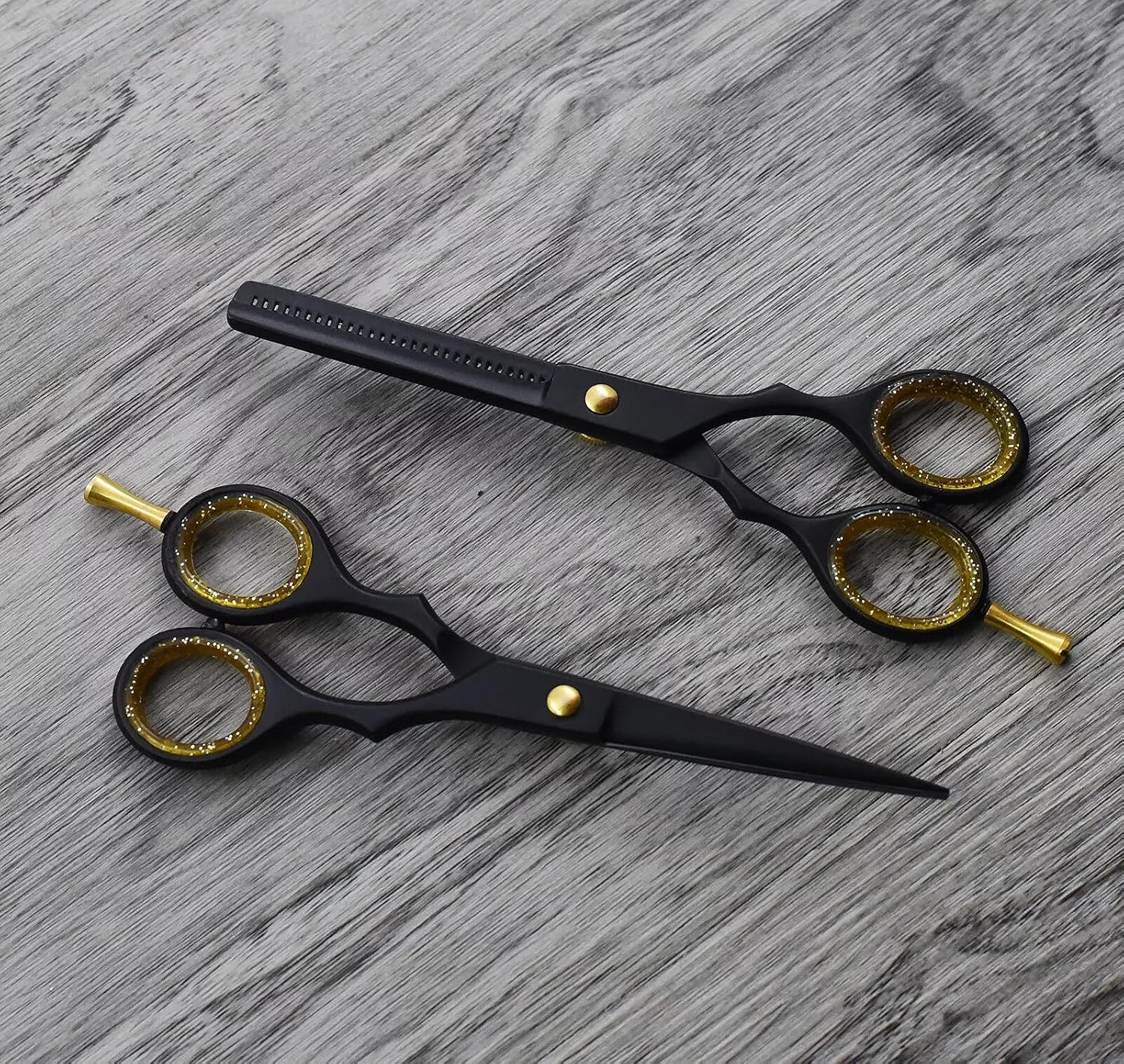 ست قیچی حرفه ای کوتاهی و پیتاژ مو TZ - قیچی آرایشگری استیل ضد زنگ ژاپنی 6.5 اینچی، قیچی بافت دهنده با لبه تیغی، حلقه انگشتی جداشدنی - آرایشگاه، سالن، منزل (مشکی و طلایی)