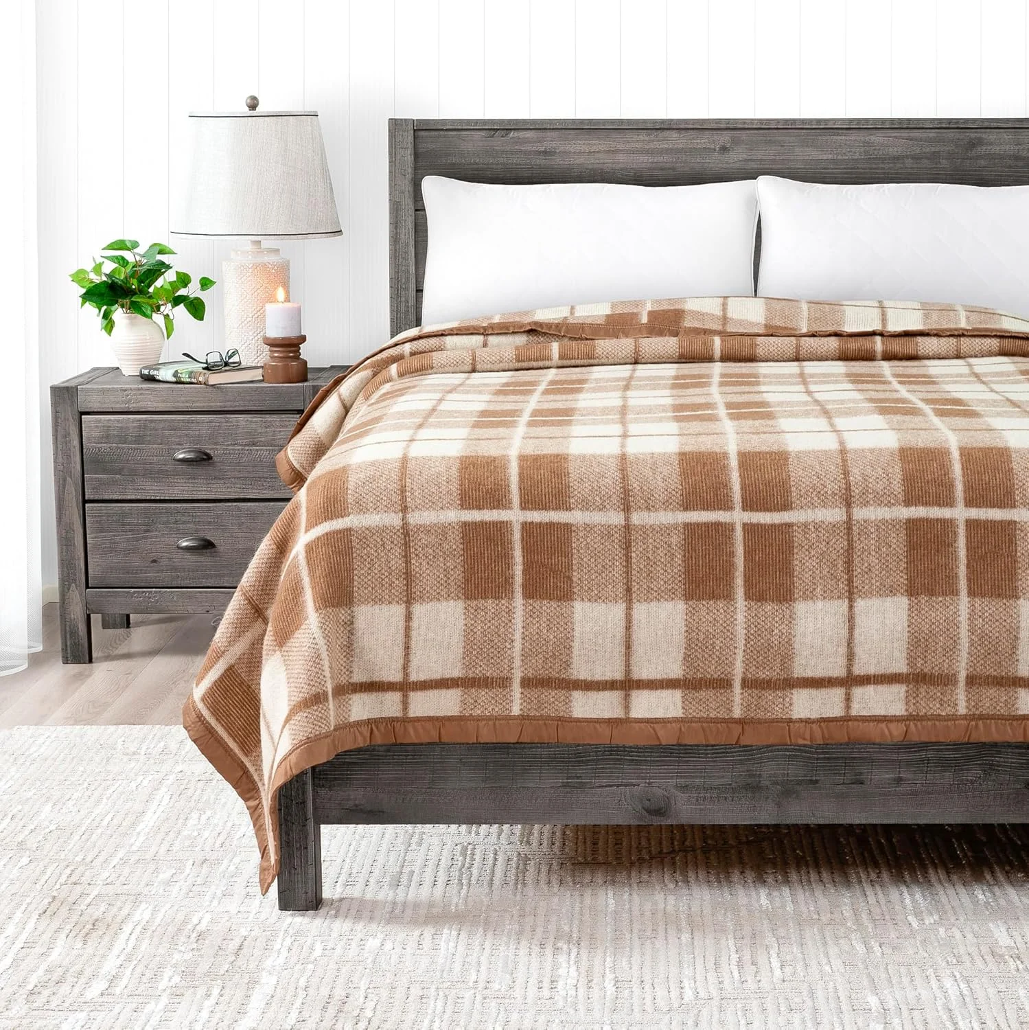 پتوی پشم خالص Poyet Motte Rivoli، وزن متوسط/سنگین، قابل شستشو در ماشین لباسشویی (چهارخانه شتری/طبیعی، سایز دو نفره/کویین)، 400GSM