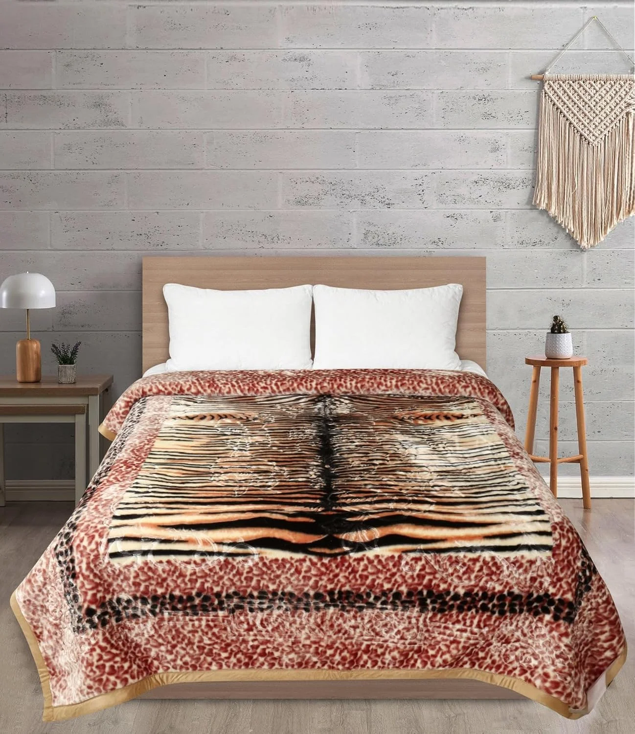 پتوی دو لایه ممتاز و راحت SIGNATURE مدل Signature Comfy Gold مناسب تخت دو نفره (طرح شیر)