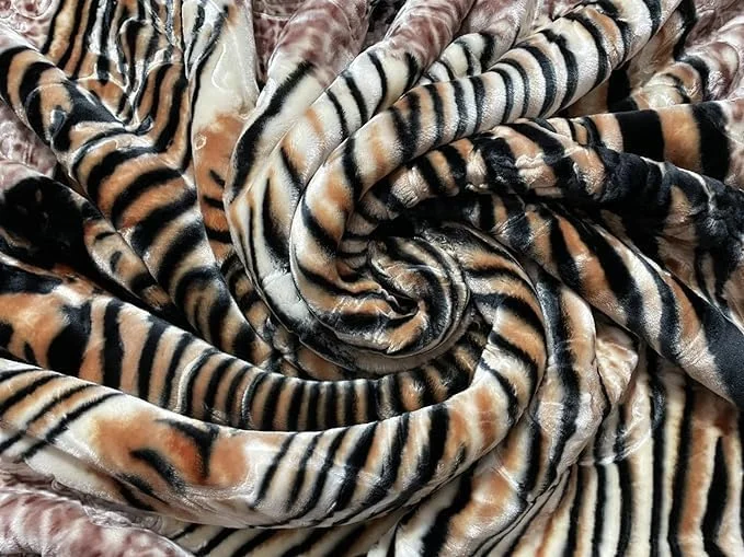 پتوی دو لایه ممتاز و راحت SIGNATURE مدل Signature Comfy Gold مناسب تخت دو نفره (طرح شیر)