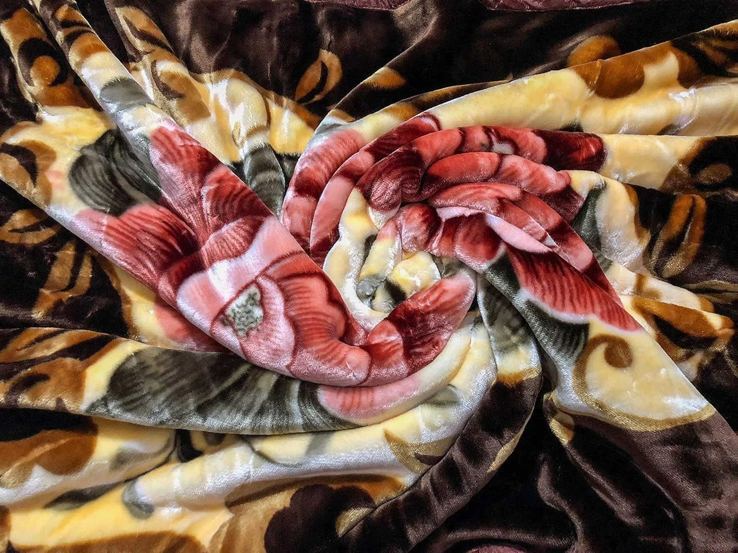 پتوی ممتاز راحت طلایی مناسب تخت یک نفره، دو لایه، دو رو (قهوه ای تیره، پلی استر، بسته 1 عددی) پتوی ممتاز راحت طلایی مناسب تخت یک نفره، دو لایه، دو رو (قهوه ای تیره، پلی استر، بسته 1 عددی)