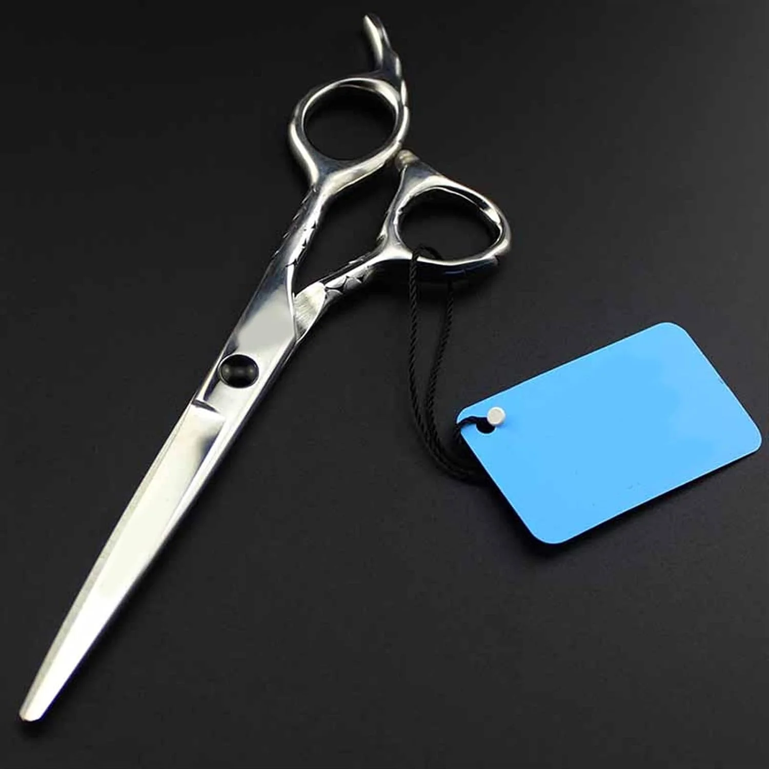 قیچی آرایشگری و پیتاژ مو با دسته طرح پولک ماهی، ابزار حرفه ای آرایشگاه و پیرایش مو (قیچی پیتاژ) قیچی آرایشگری و پیتاژ مو با دسته طرح پولک ماهی، ابزار حرفه ای آرایشگاه و پیرایش مو (قیچی پیتاژ)