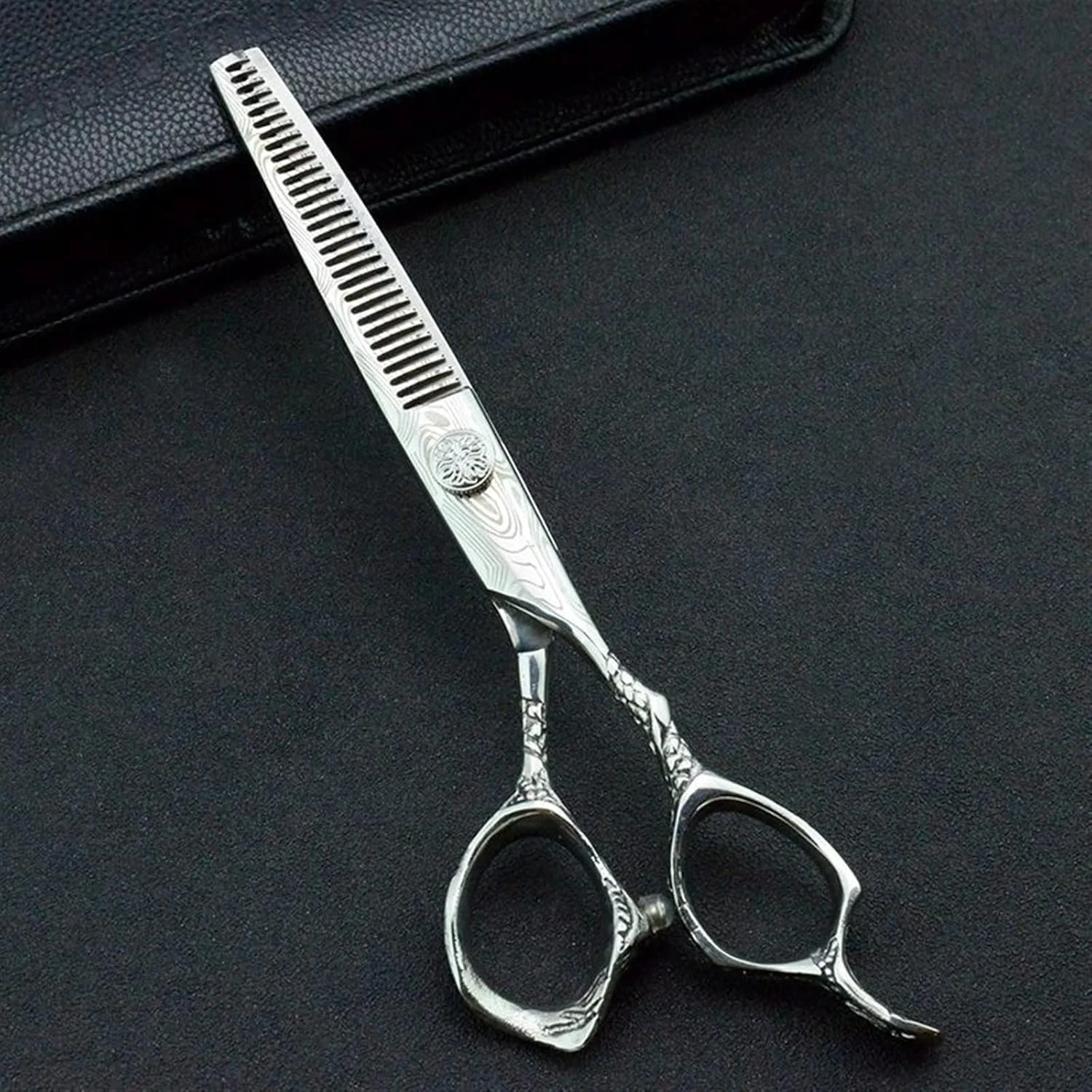 قیچی آرایشگری دمشقی 6 اینچی ATRIXU، قیچی آرایشگری، سالن آرایش، قیچی حالت دهنده، قیچی حرفه ای موی ژاپنی، قیچی پیتاژ، قیچی برش (رنگ: قیچی پیتاژ) قیچی آرایشگری دمشقی 6 اینچی ATRIXU، قیچی آرایشگری، سالن آرایش، قیچی حالت دهنده، قیچی حرفه ای موی ژاپنی، قیچی پیتاژ، قیچی برش (رنگ: قیچی پیتاژ)