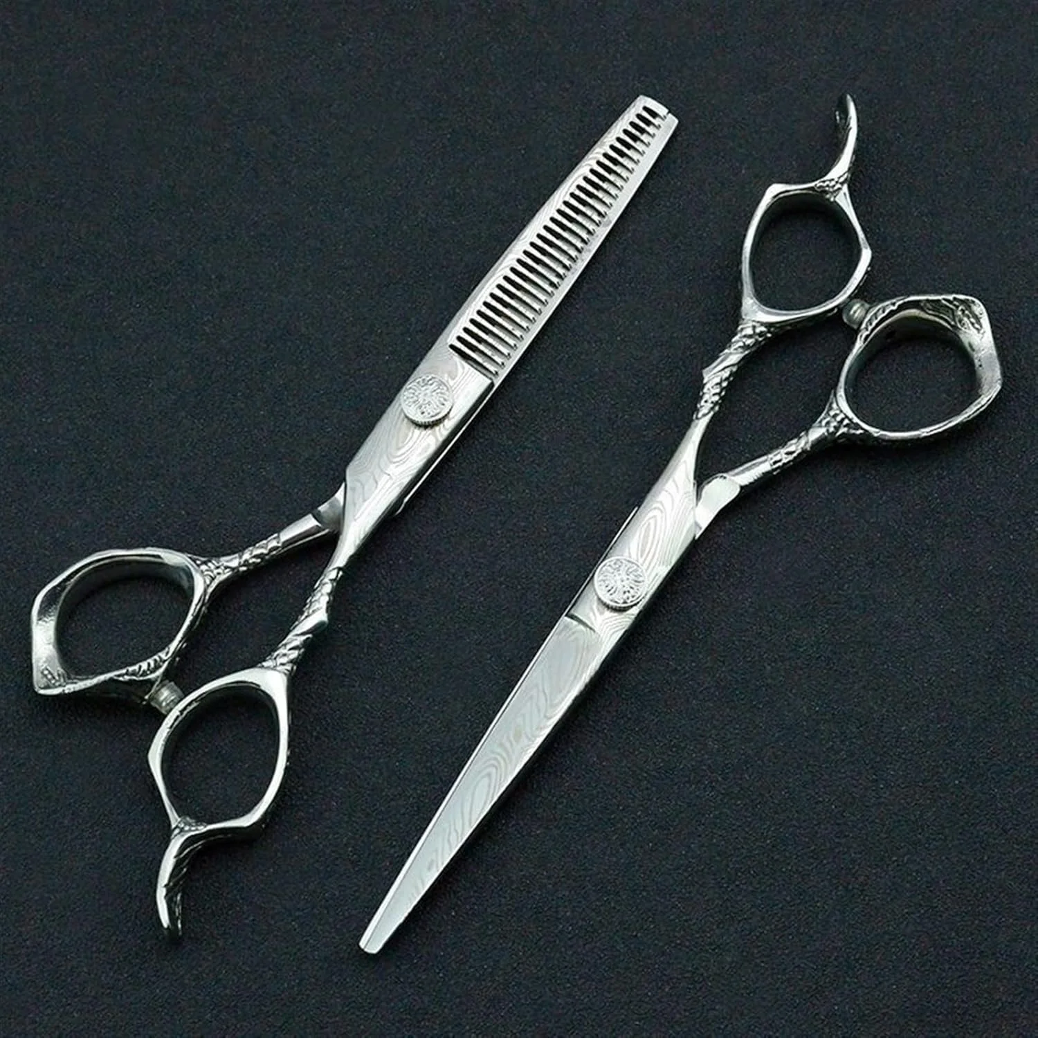 قیچی آرایشگری دمشقی 6 اینچی ATRIXU، قیچی آرایشگری، سالن آرایش، قیچی حالت دهنده، قیچی حرفه ای موی ژاپنی، قیچی پیتاژ، قیچی برش (رنگ: قیچی پیتاژ) قیچی آرایشگری دمشقی 6 اینچی ATRIXU، قیچی آرایشگری، سالن آرایش، قیچی حالت دهنده، قیچی حرفه ای موی ژاپنی، قیچی پیتاژ، قیچی برش (رنگ: قیچی پیتاژ)