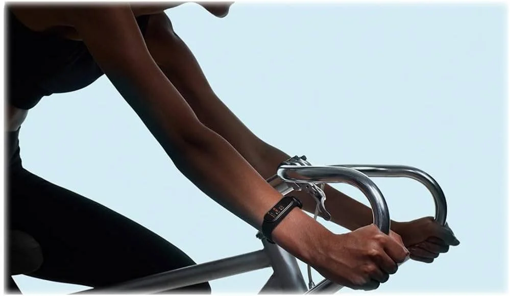 شیائومی می بند 4، صفحه نمایش رنگی 0.95 اینچی AMOLED، ضد آب، مانیتور ضربان قلب، تناسب اندام، باتری 135 میلی آمپر، بلوتوث 5.0 (نسخه بین المللی) - مشکی